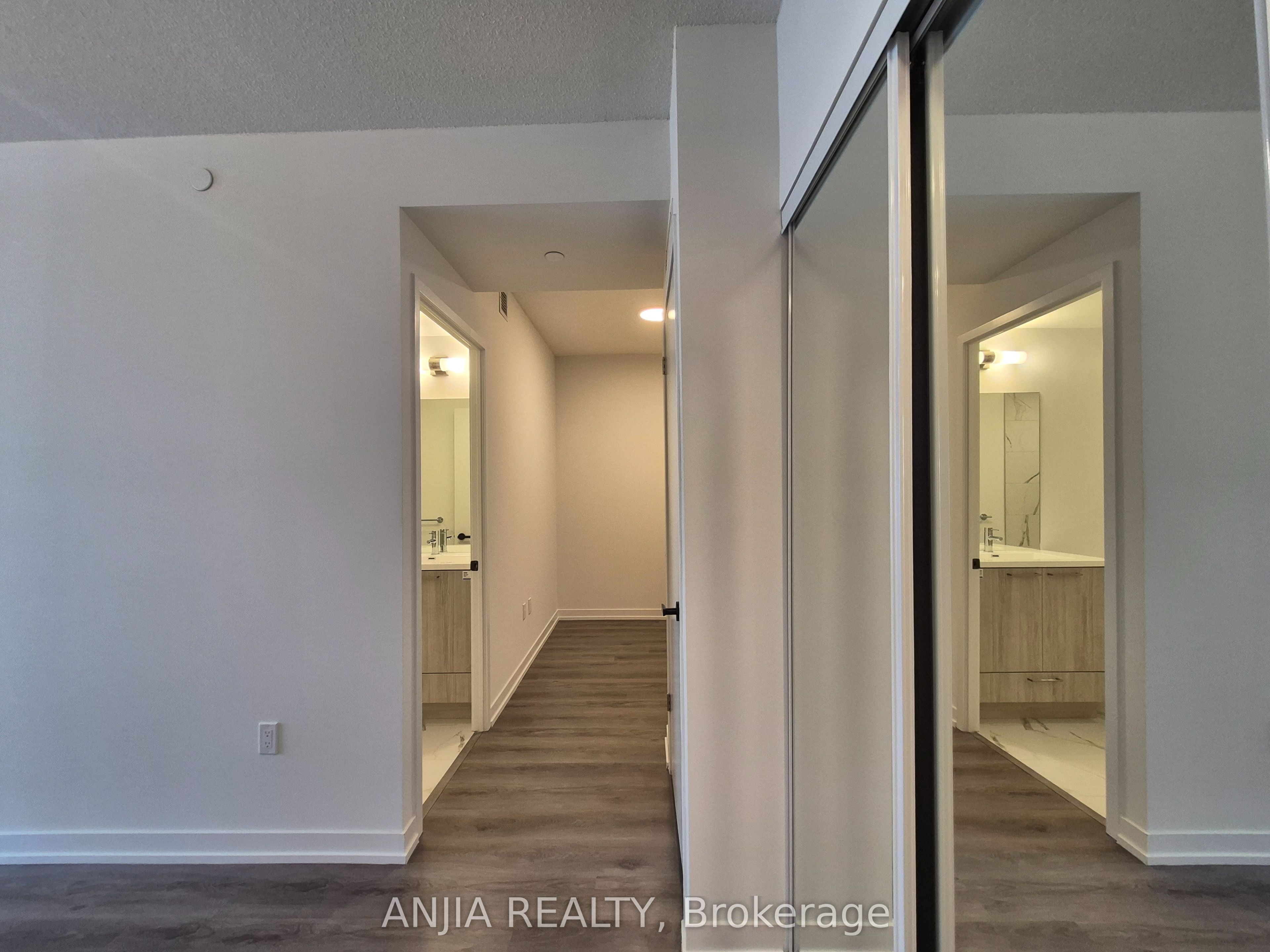 225 Commerce Street 4015 Property Photo 9