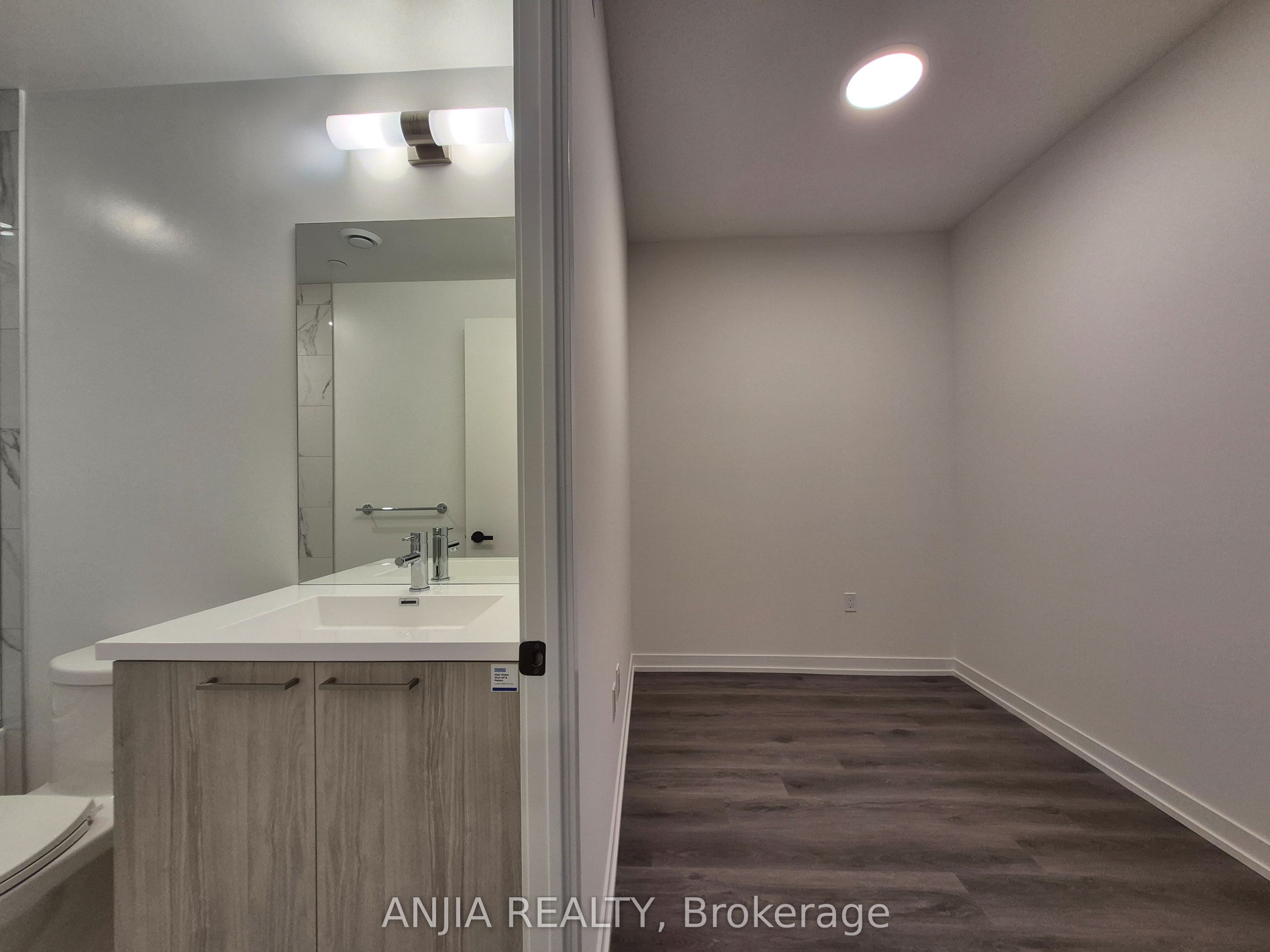 225 Commerce Street 4015 Property Photo 11