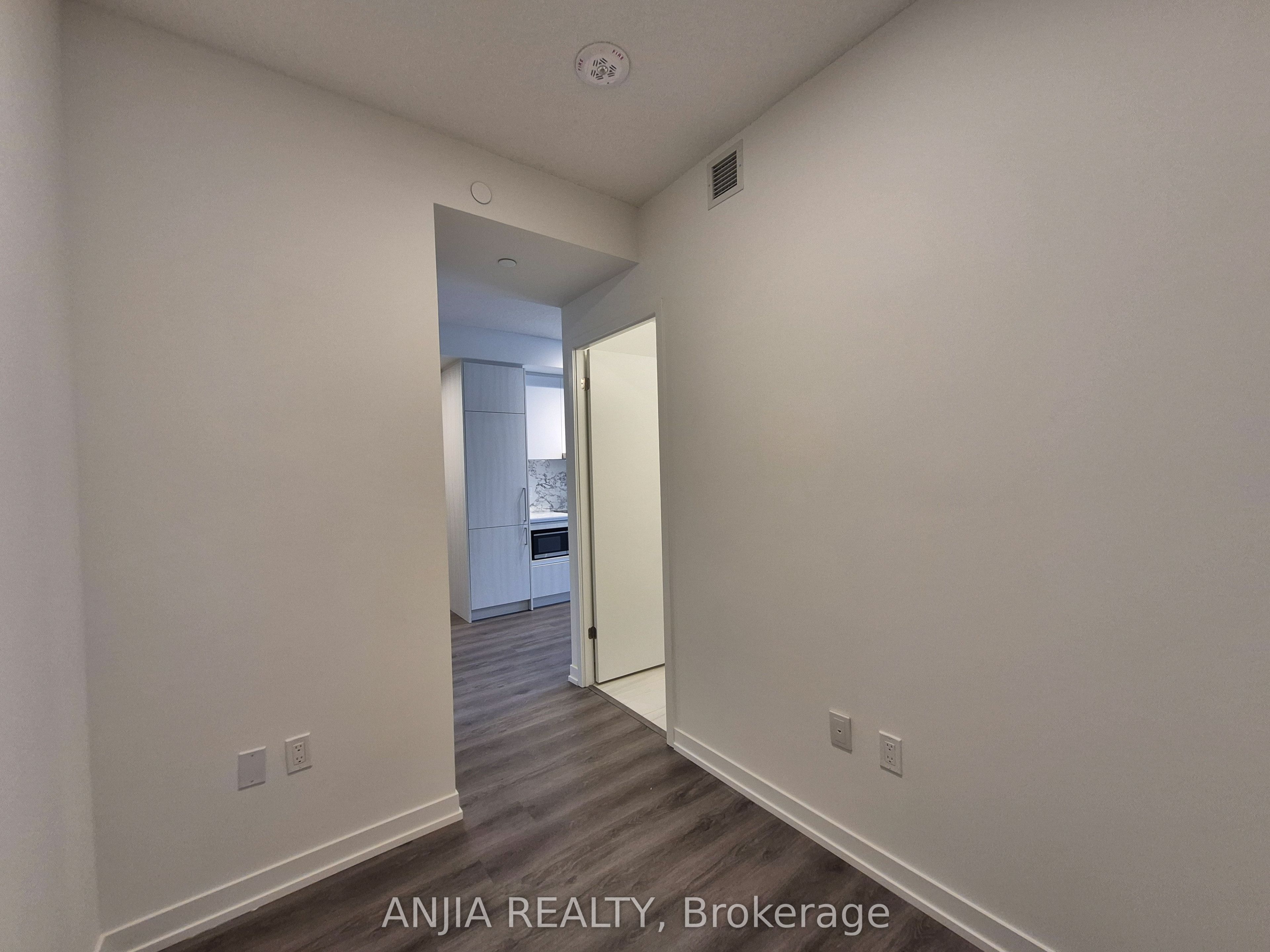 225 Commerce Street 4015 Property Photo 12