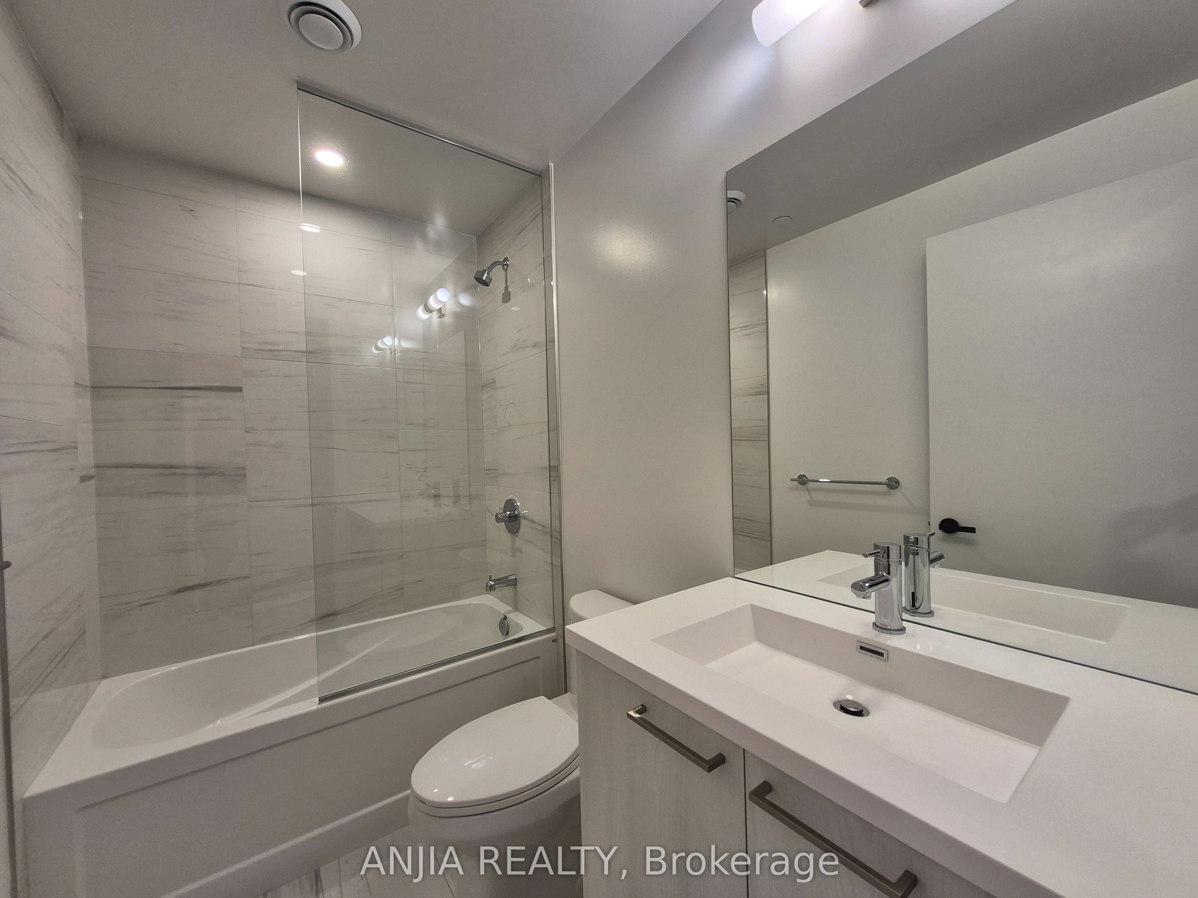 225 Commerce Street 4015 Property Photo 13