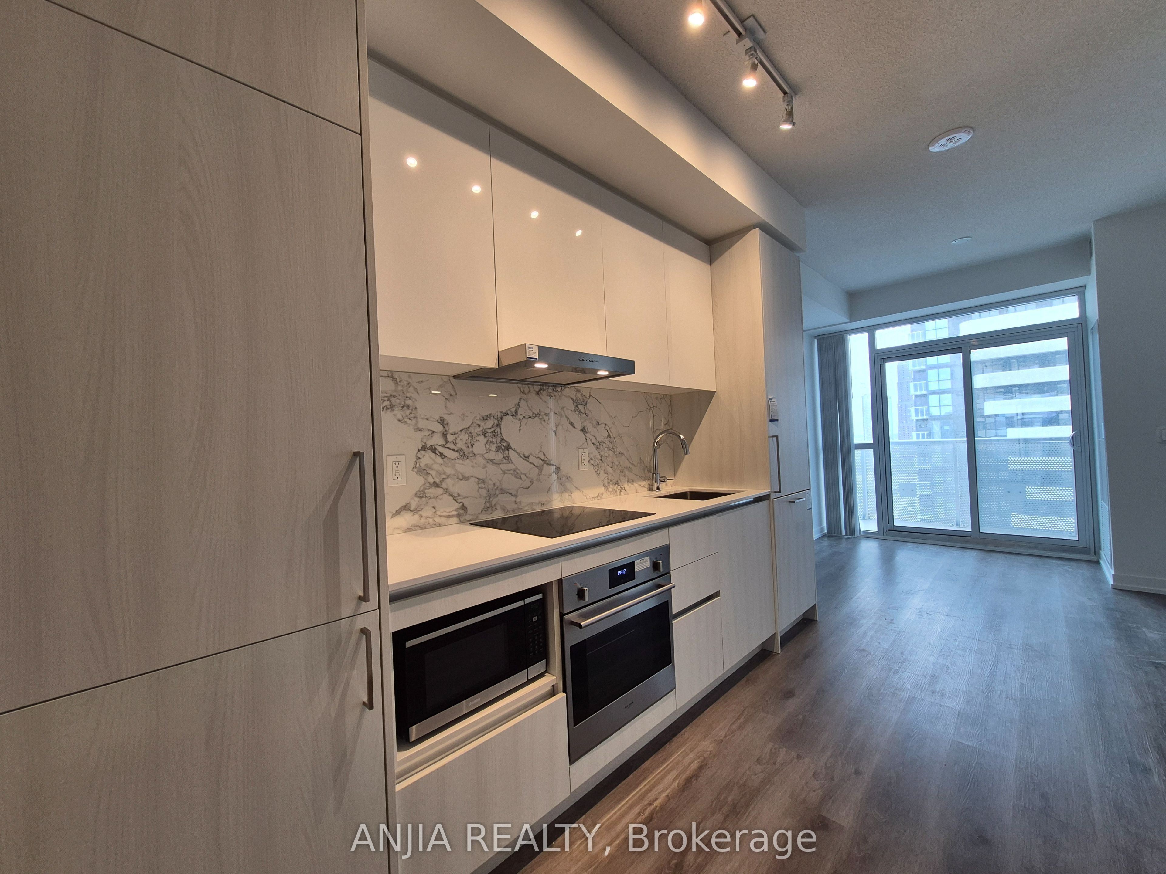 225 Commerce Street 4015 Property Photo 15