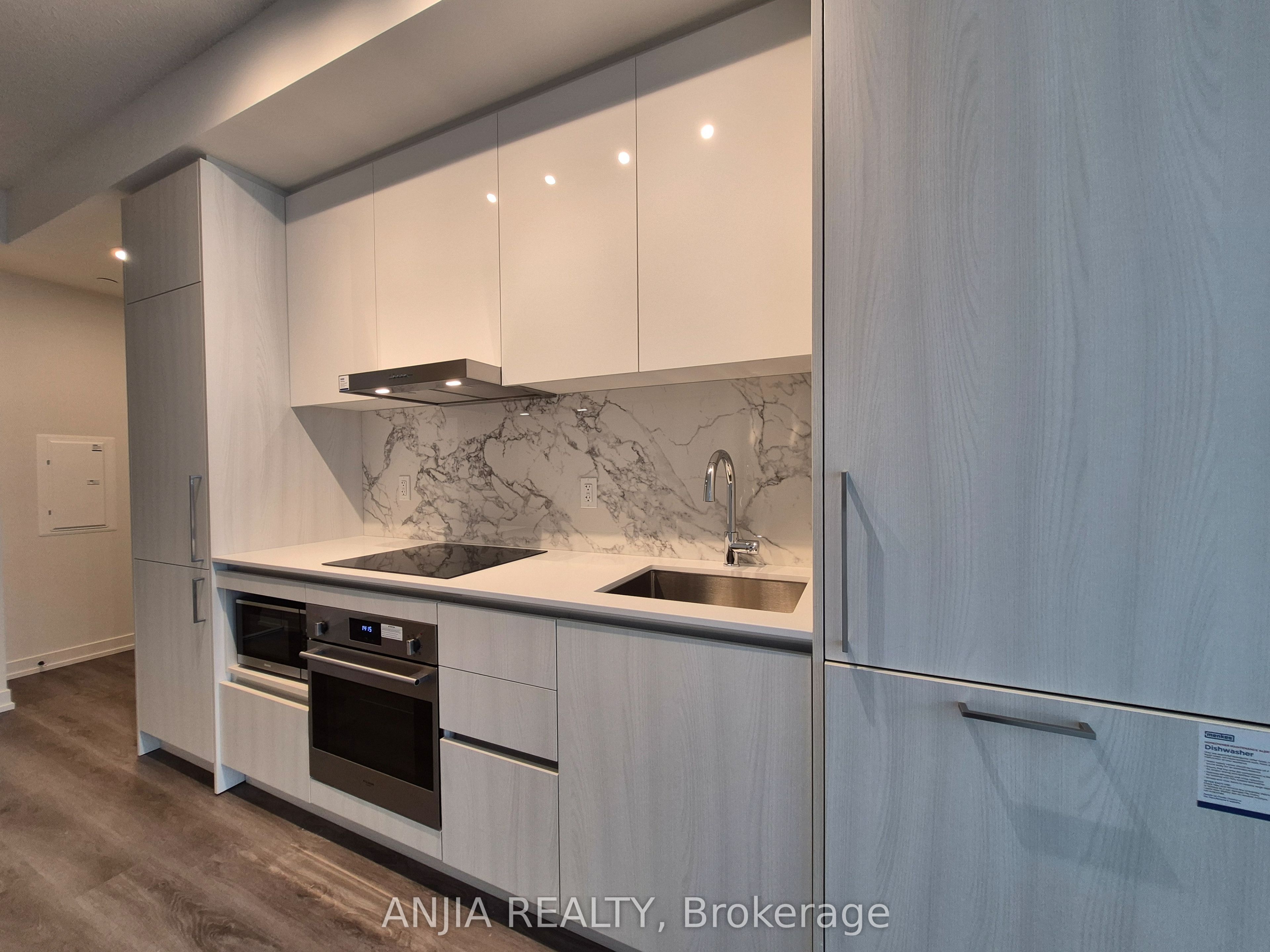 225 Commerce Street 4015 Property Photo 16