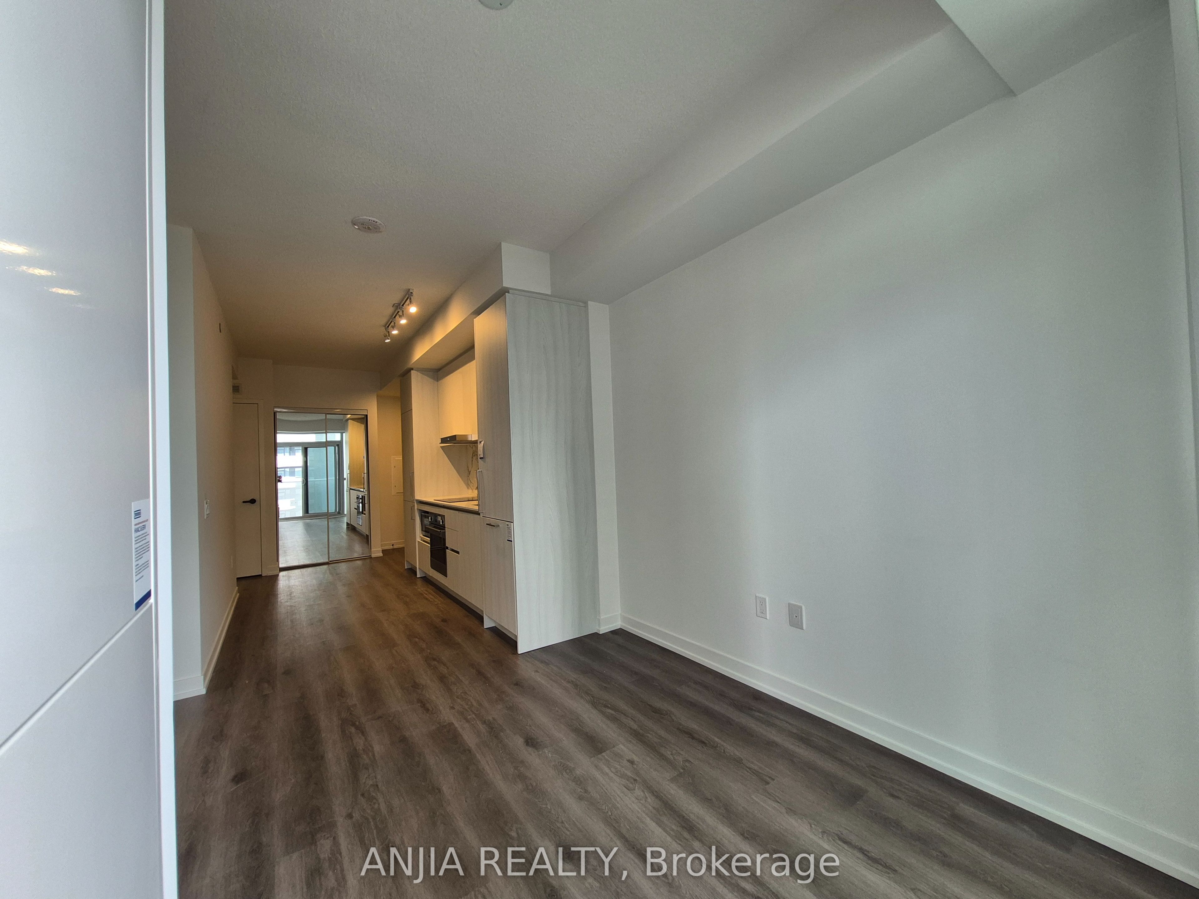 225 Commerce Street 4015 Property Photo 17