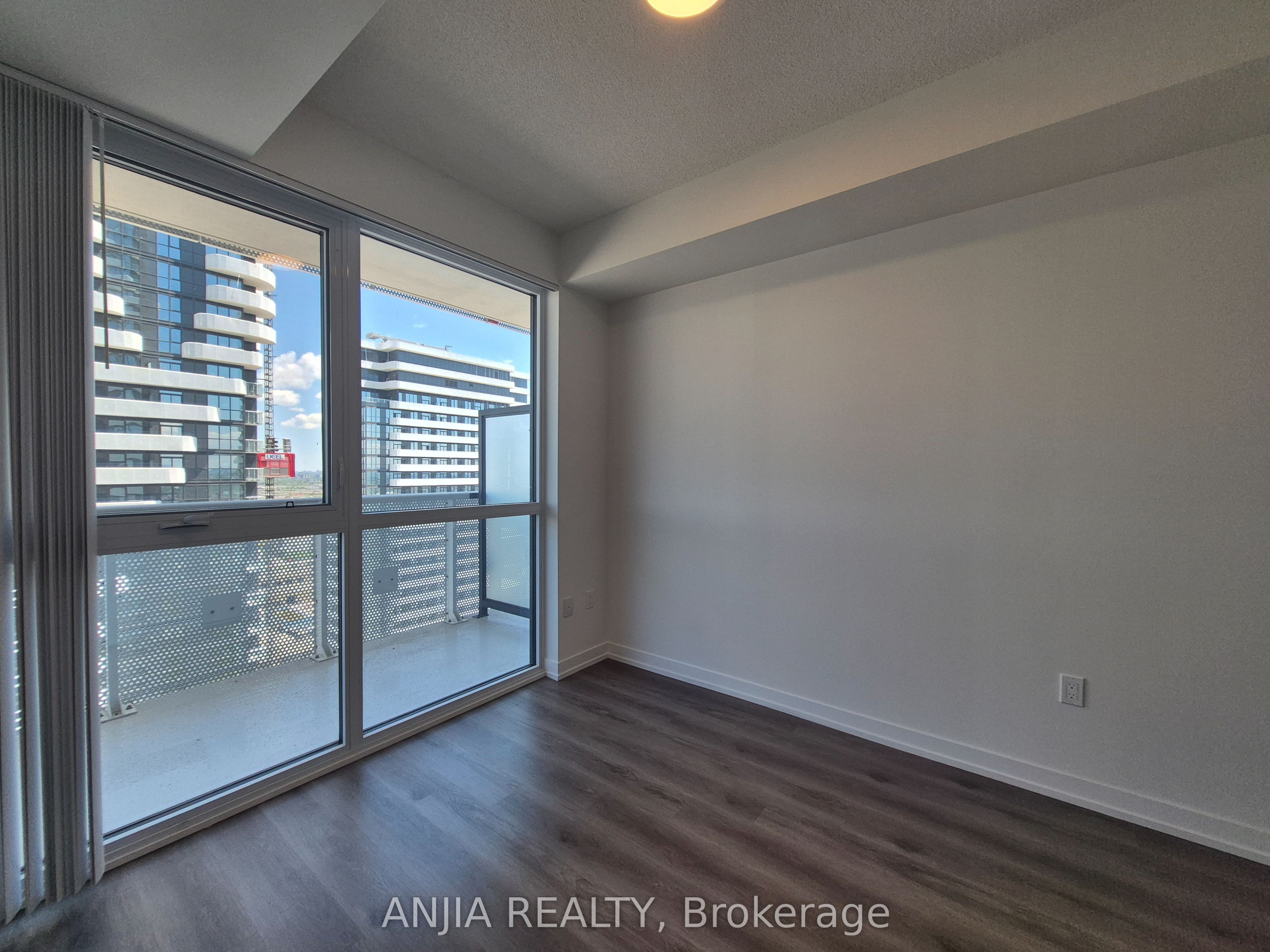 225 Commerce Street 4015 Property Photo 25