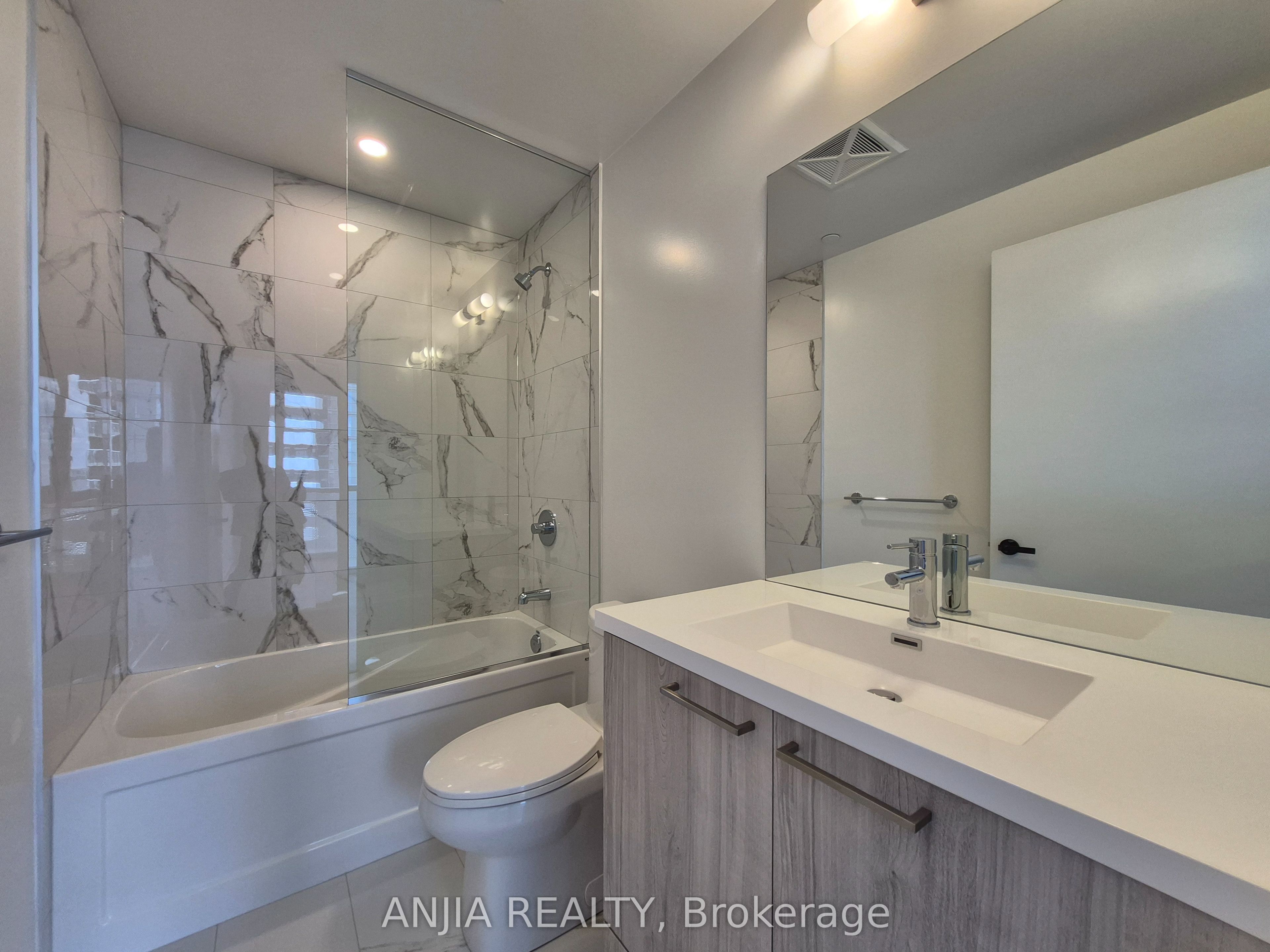 225 Commerce Street 4015 Property Photo 27