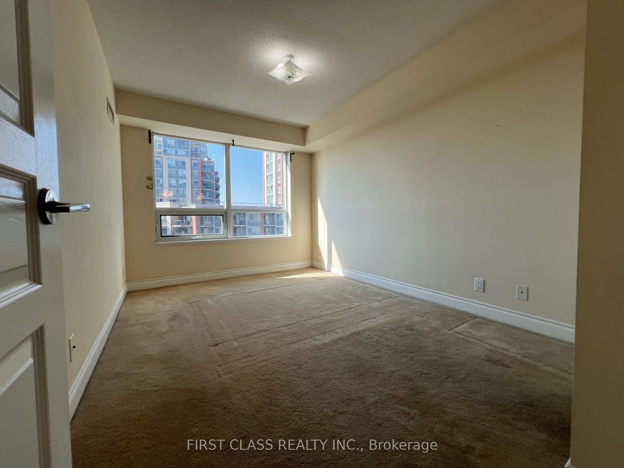 75 South Town Centre Boulevard 707 Property Photo 3