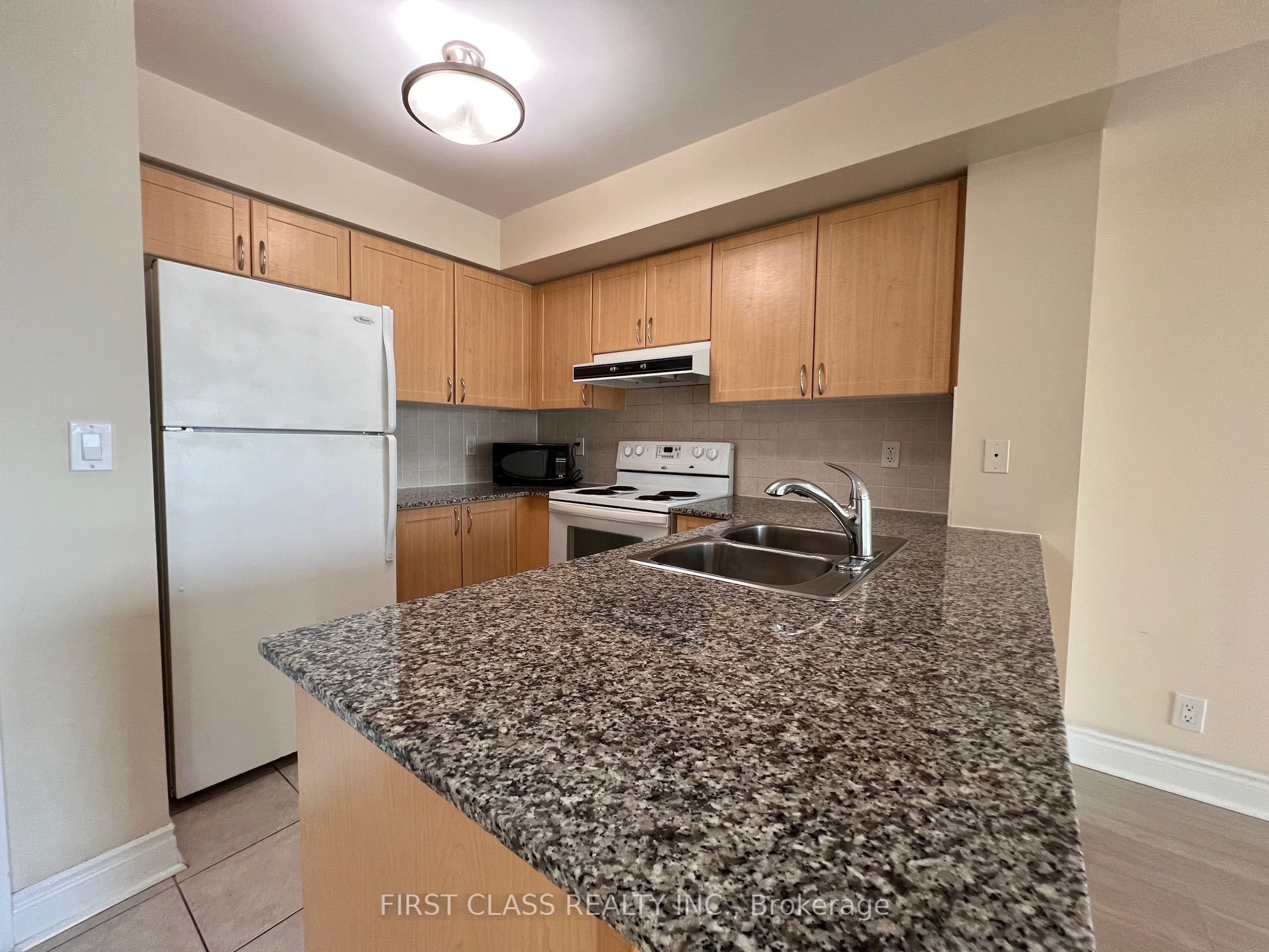 75 South Town Centre Boulevard 707 Property Photo 6