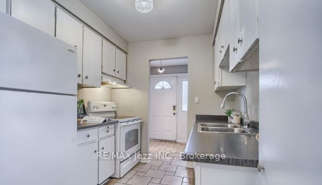 676 Mountview Place Property Photo 6
