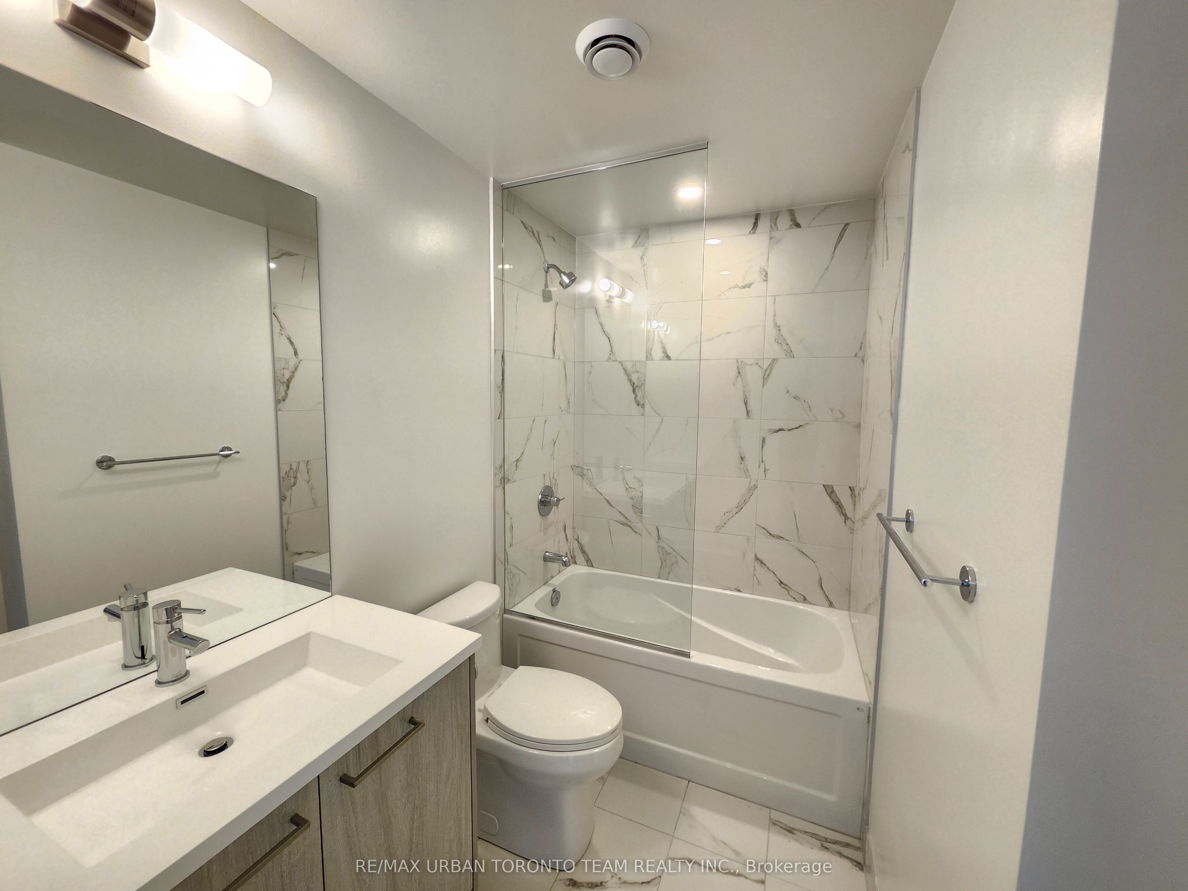 28 Interchange Way 1215 Property Photo 7