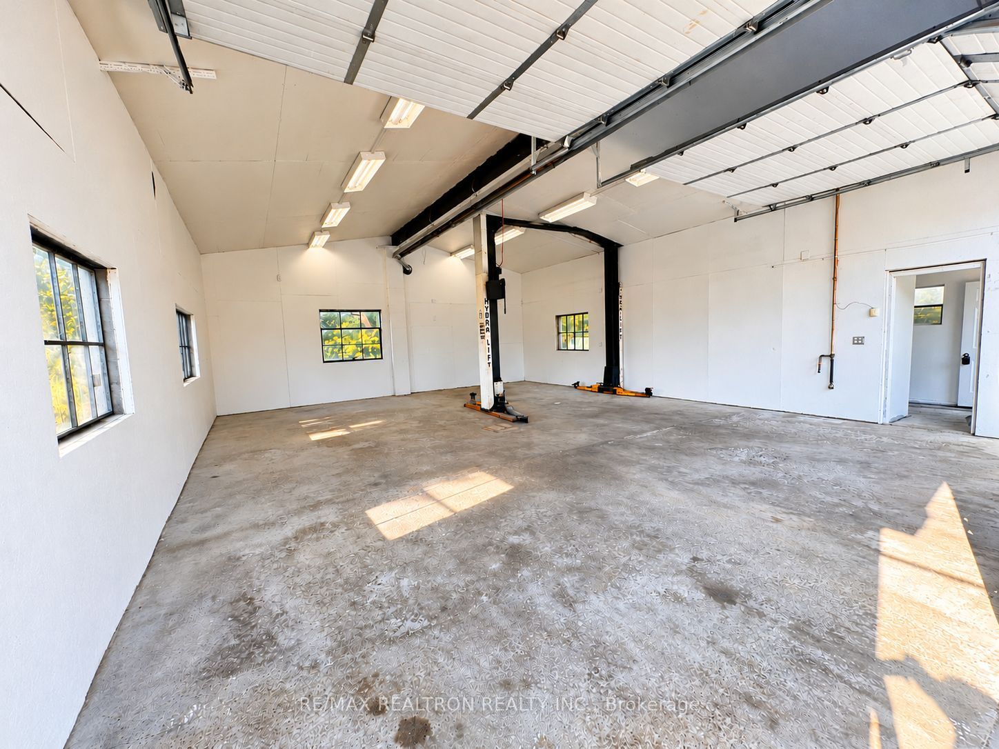 14620 Woodbine Avenue Property Photo 13