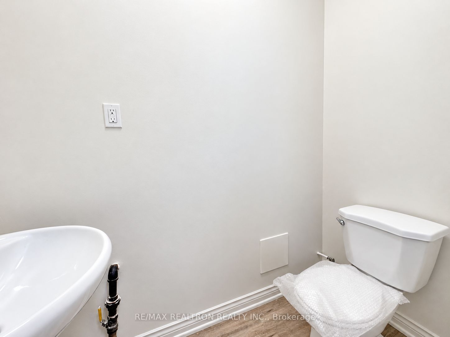14620 Woodbine Avenue Property Photo 19