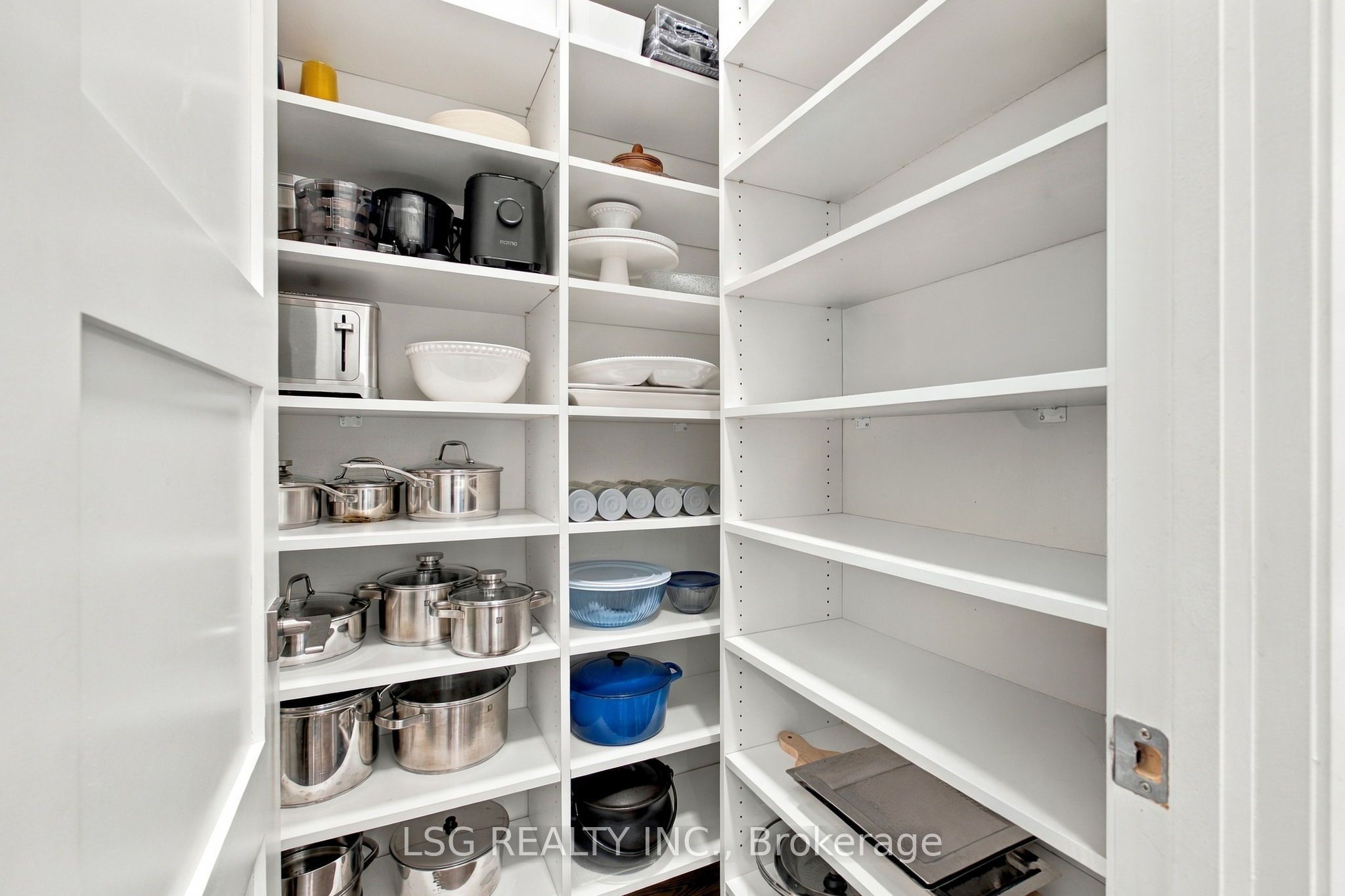 93 Kennedy Street E Property Photo 24
