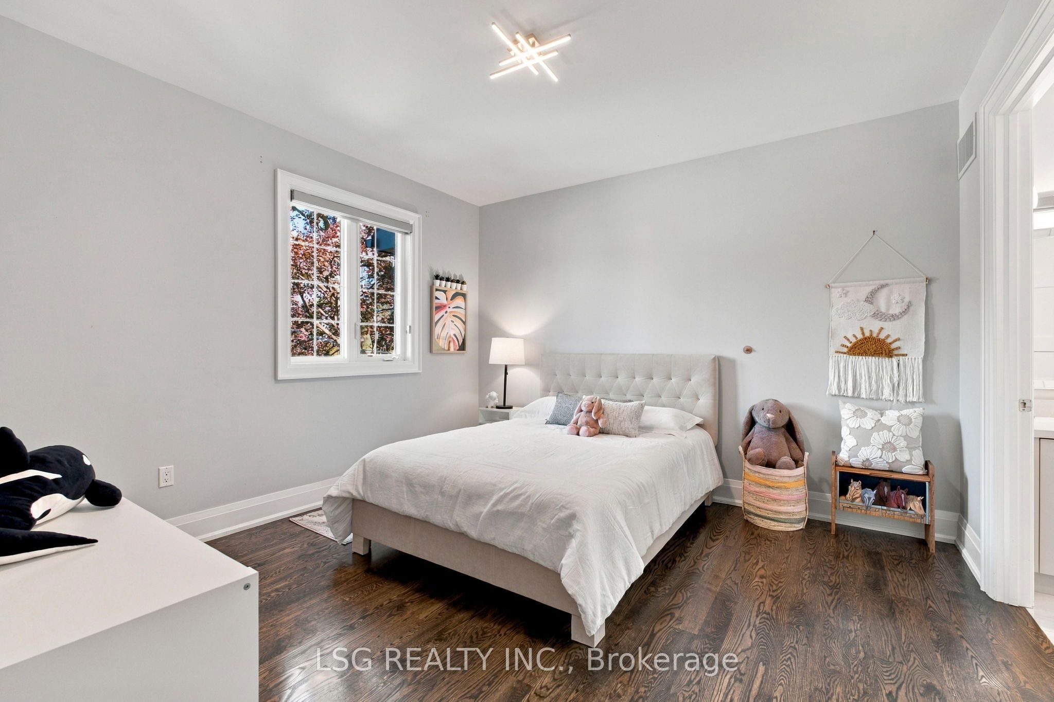 93 Kennedy Street E Property Photo 35