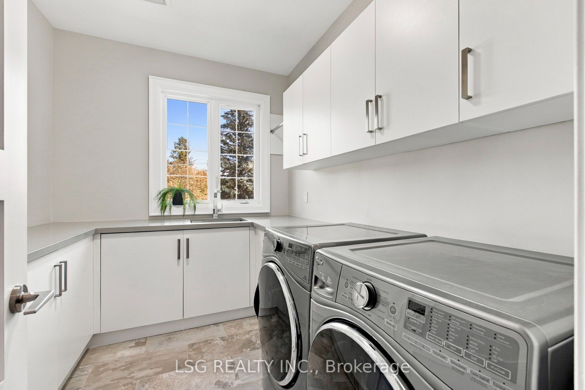 93 Kennedy Street E Property Photo 36