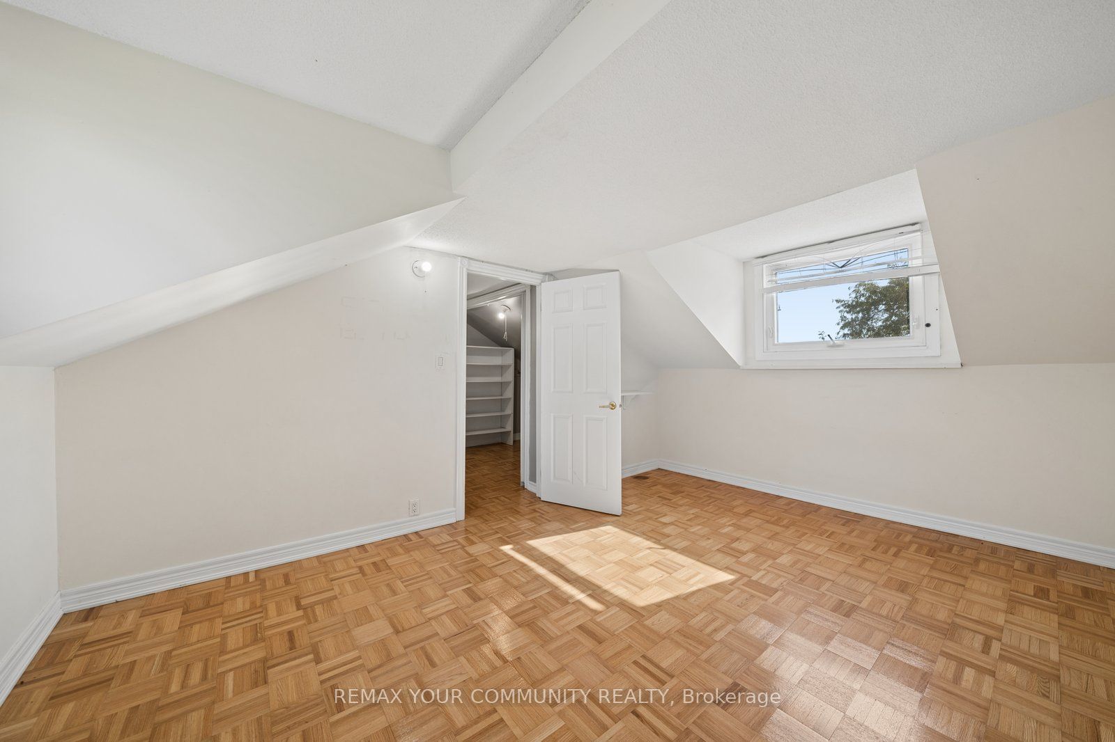5440 Yonge Street Property Photo 32