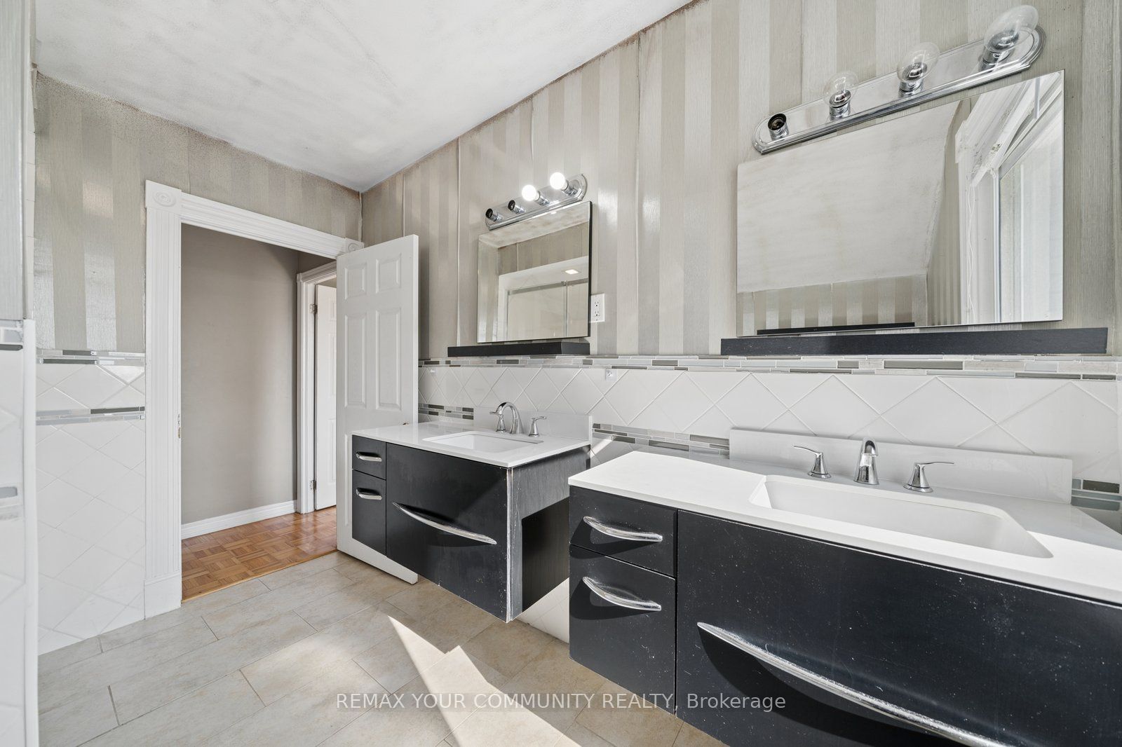 5440 Yonge Street Property Photo 37