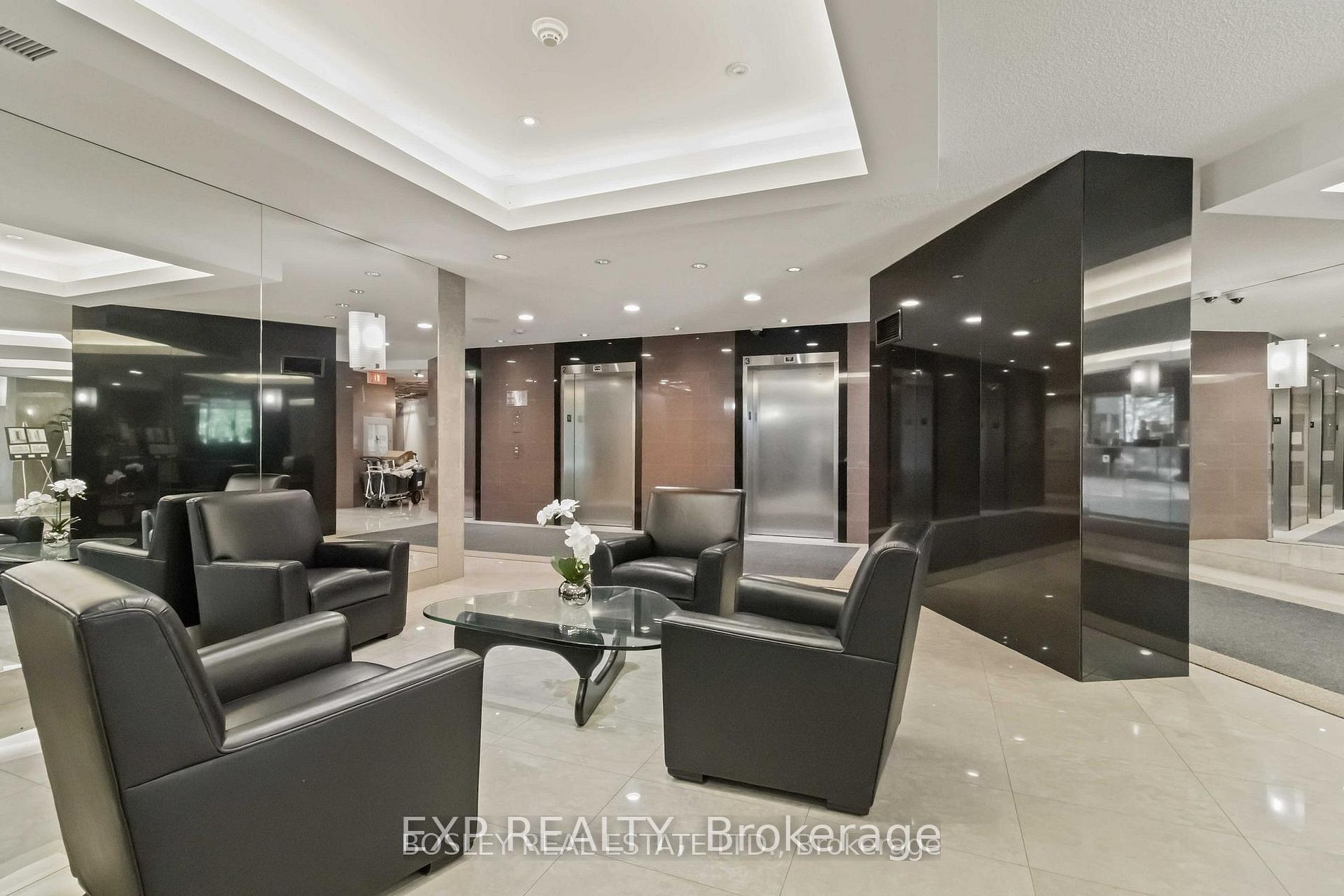 7250 Yonge Street 206 Property Photo 2