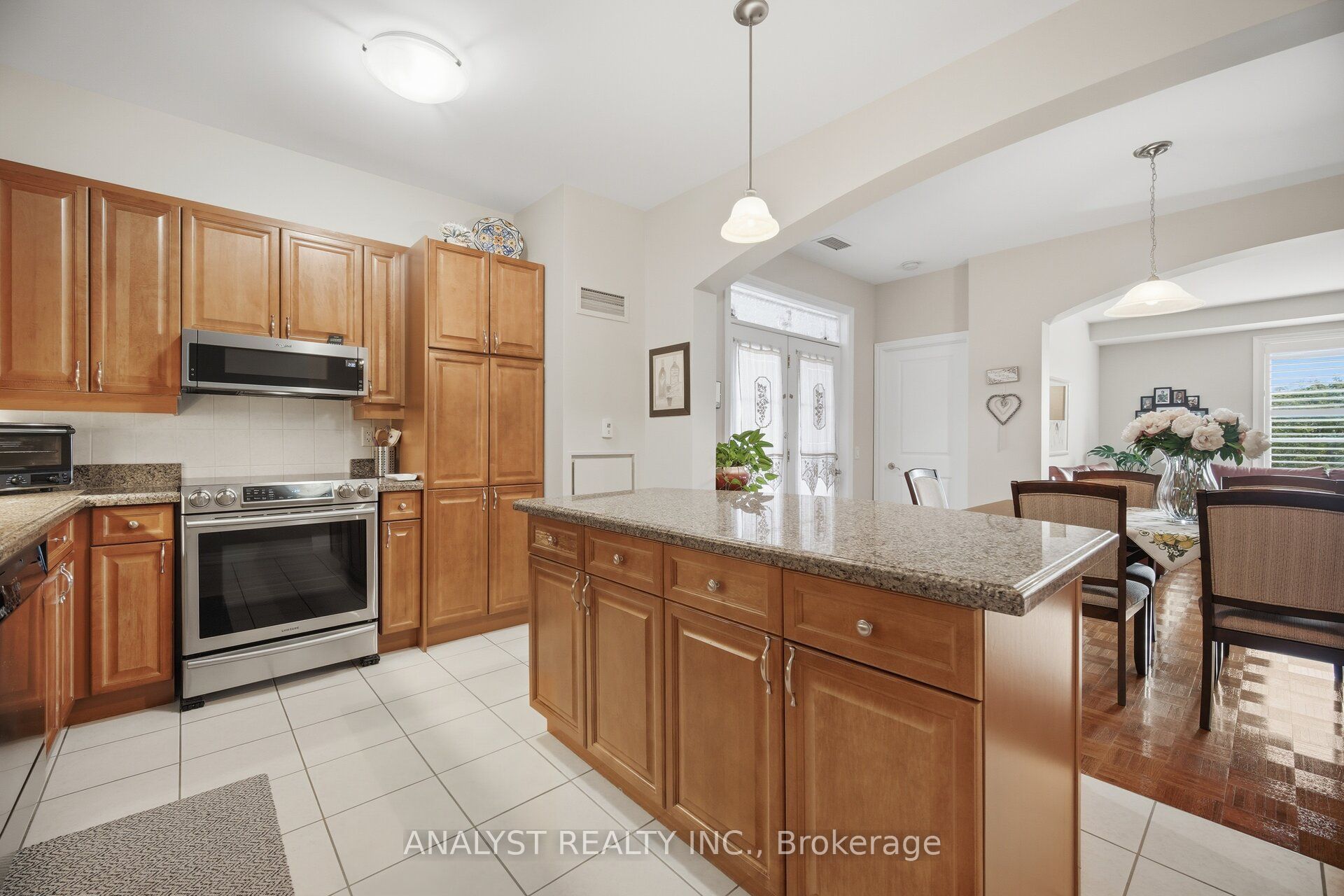 9519 Keele Street 221 Property Photo 12