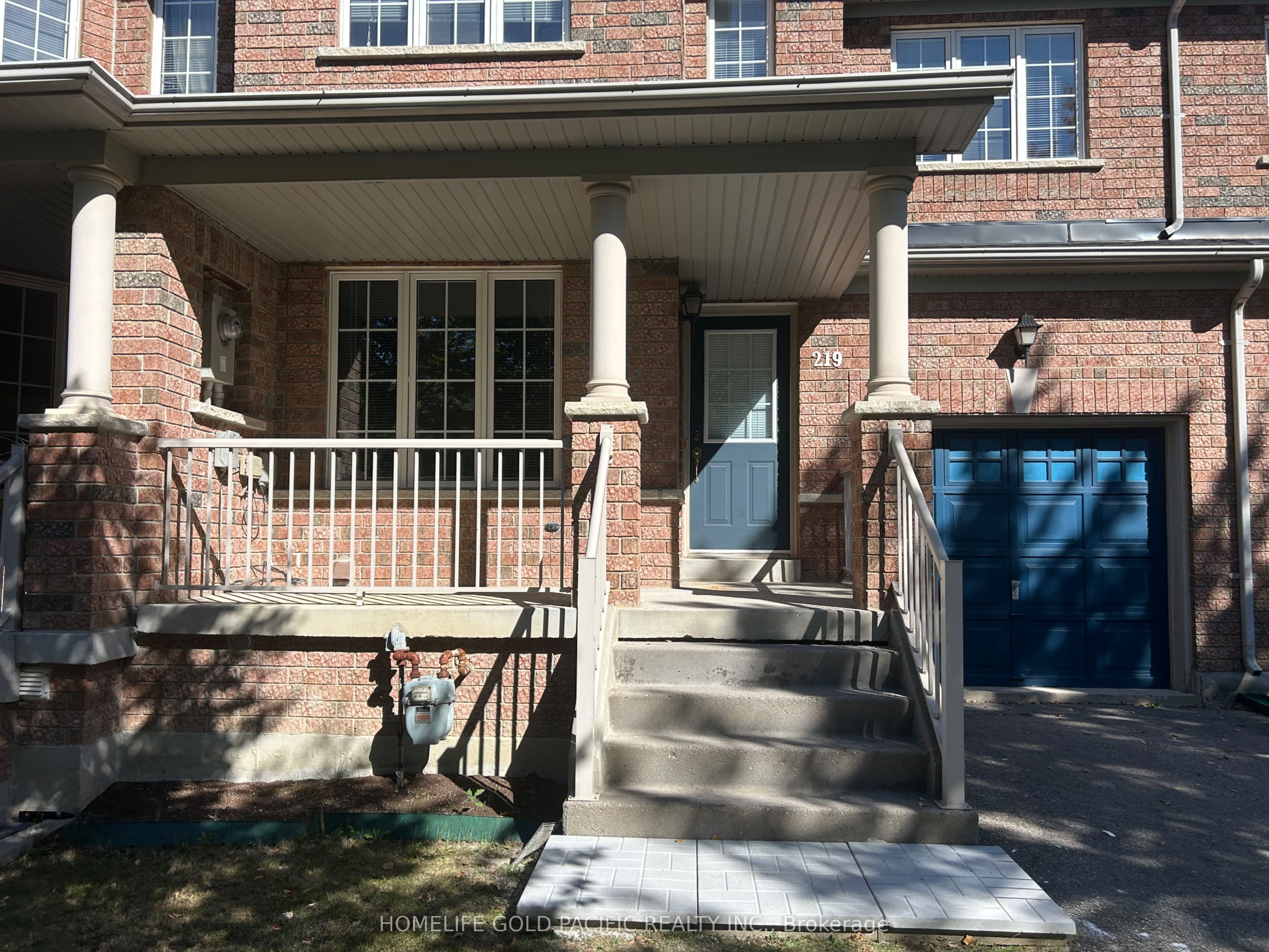 219 Hammersly Boulevard Property Photo 4