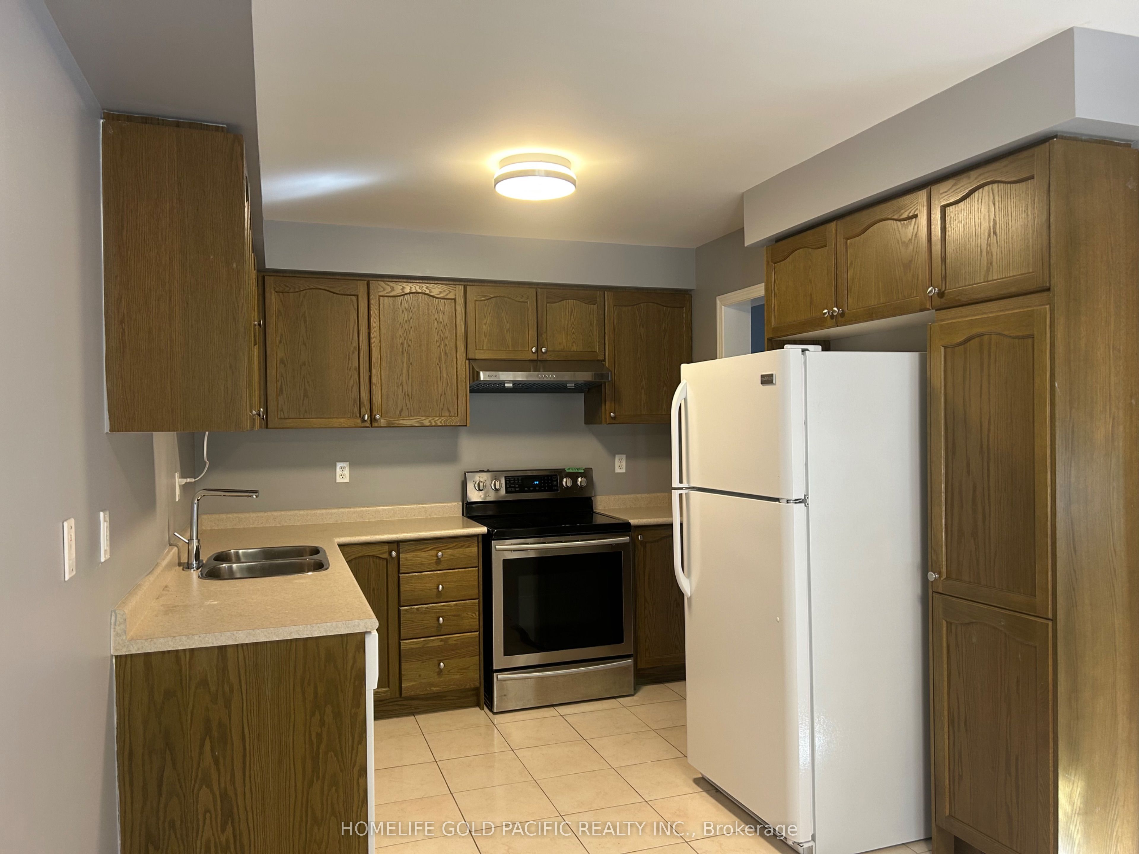 219 Hammersly Boulevard Property Photo 5
