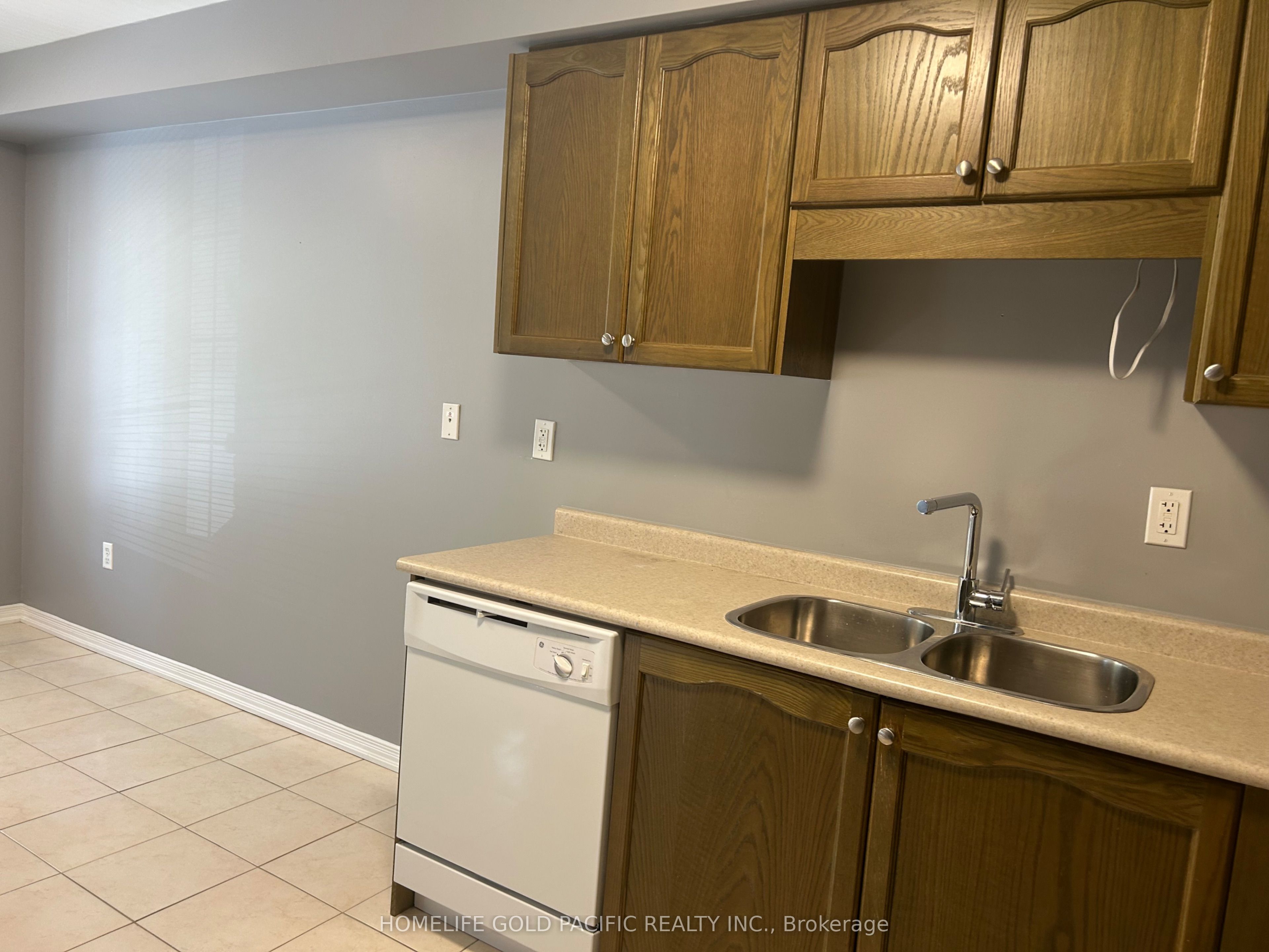 219 Hammersly Boulevard Property Photo 6