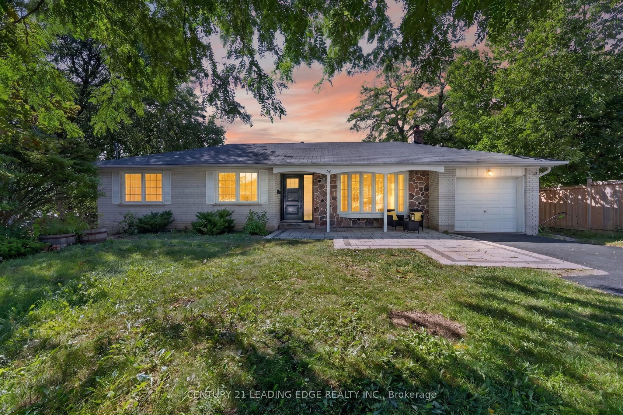 24 Lincoln Green Drive Property Photo 1