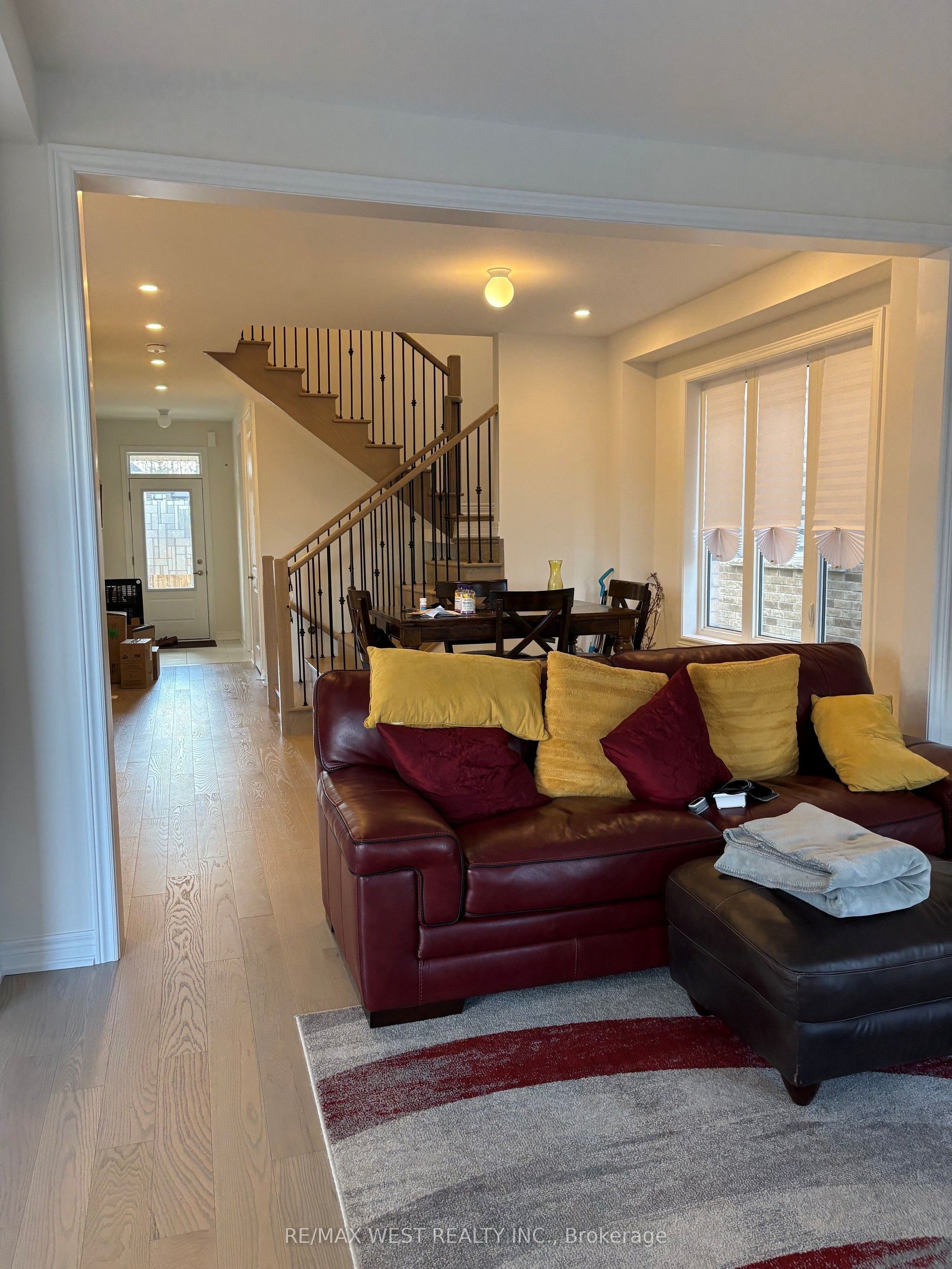 1352 Davis Loop Circle Property Photo 2