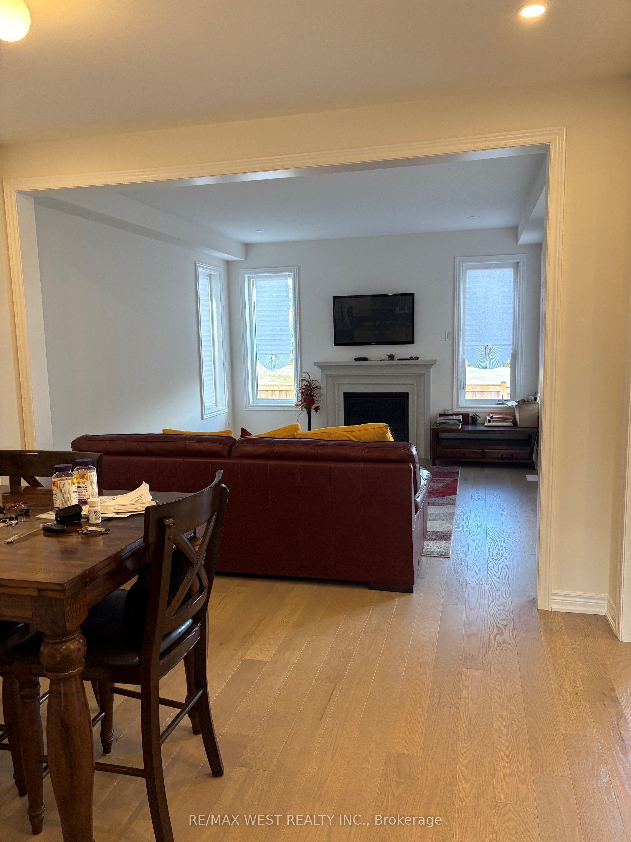 1352 Davis Loop Circle Property Photo 4