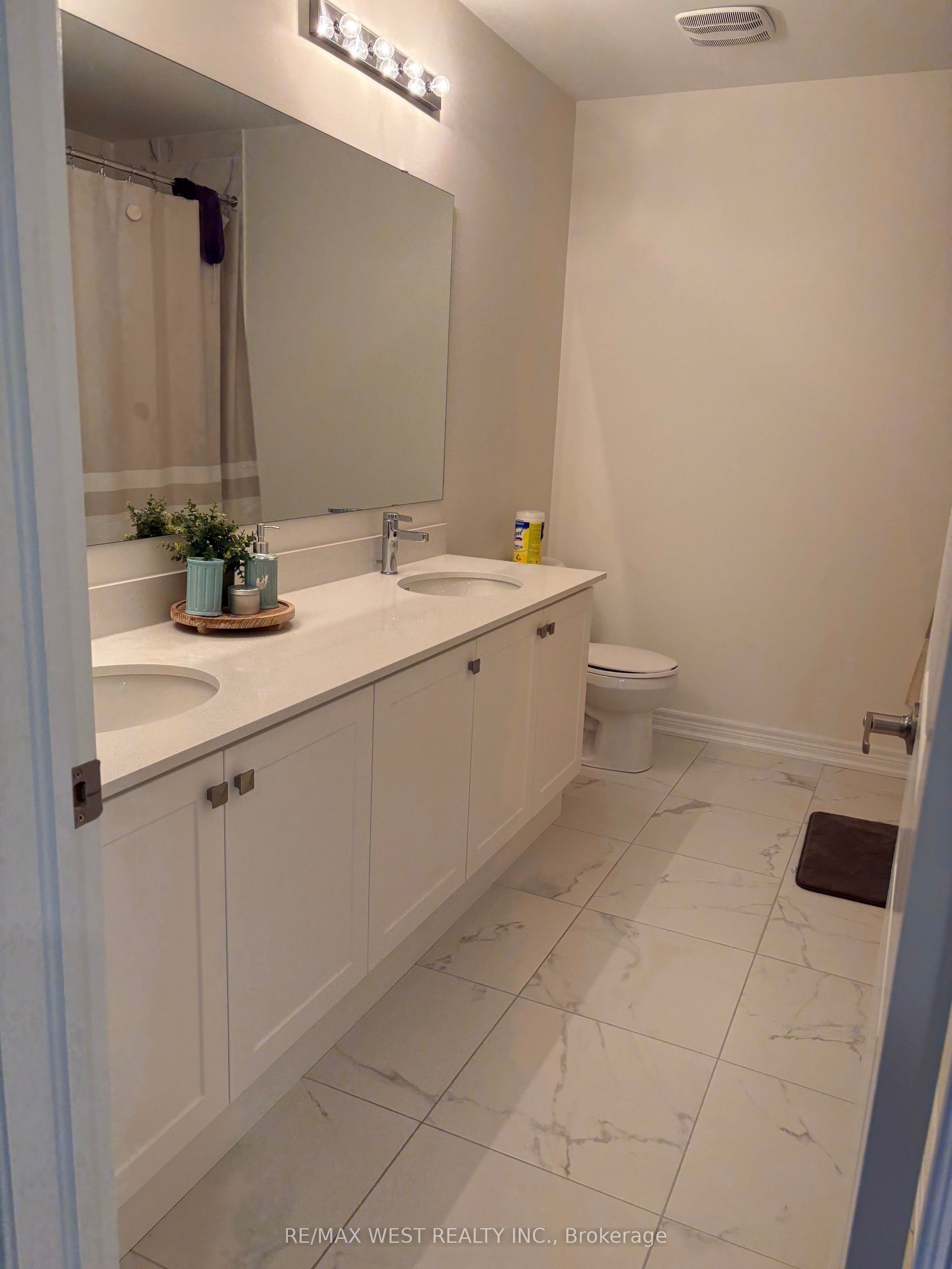 1352 Davis Loop Circle Property Photo 11