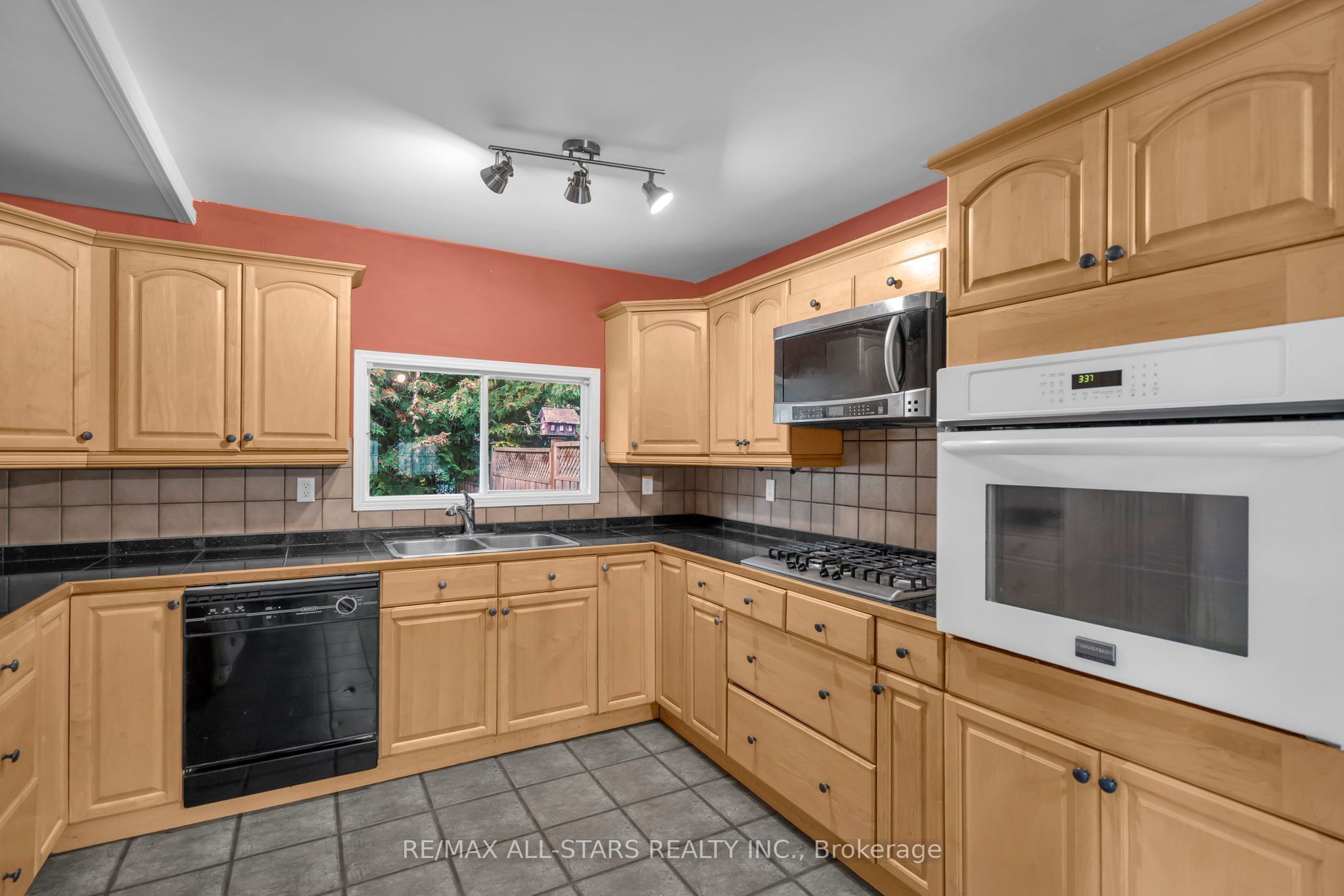 51 Queen Street Property Photo 15