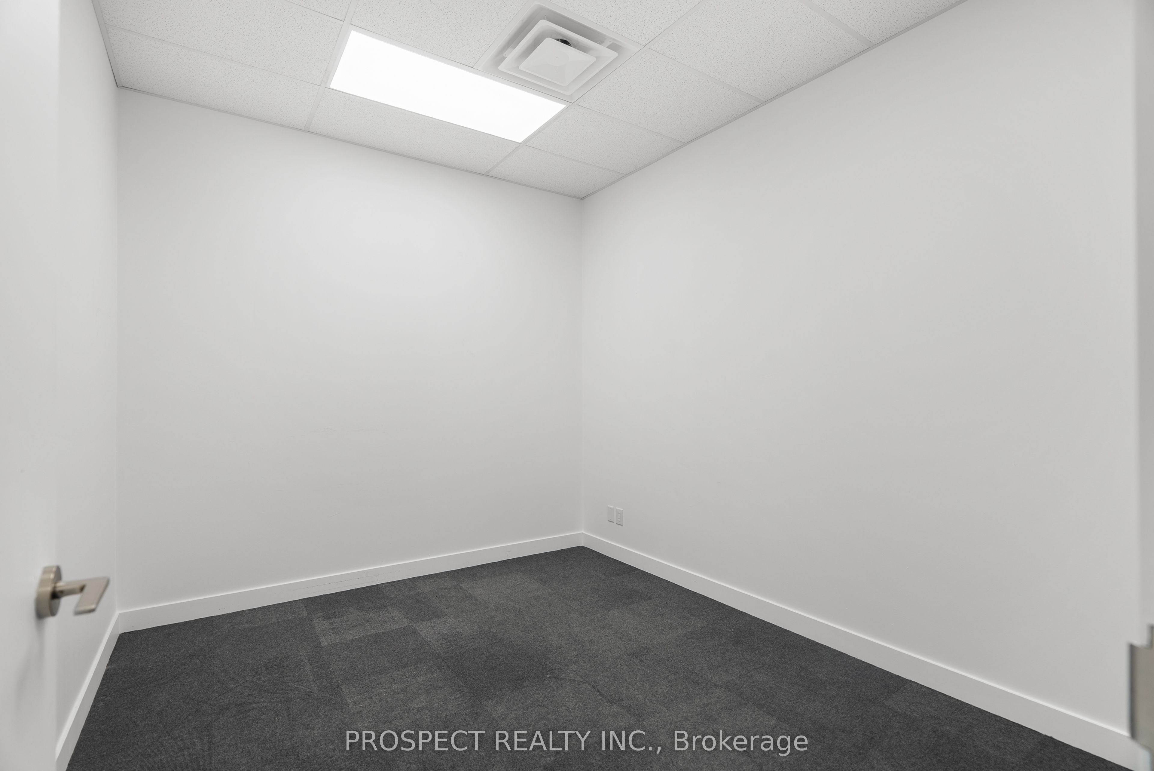 4000 Steeles Avenue W 44 D & F Property Photo 4