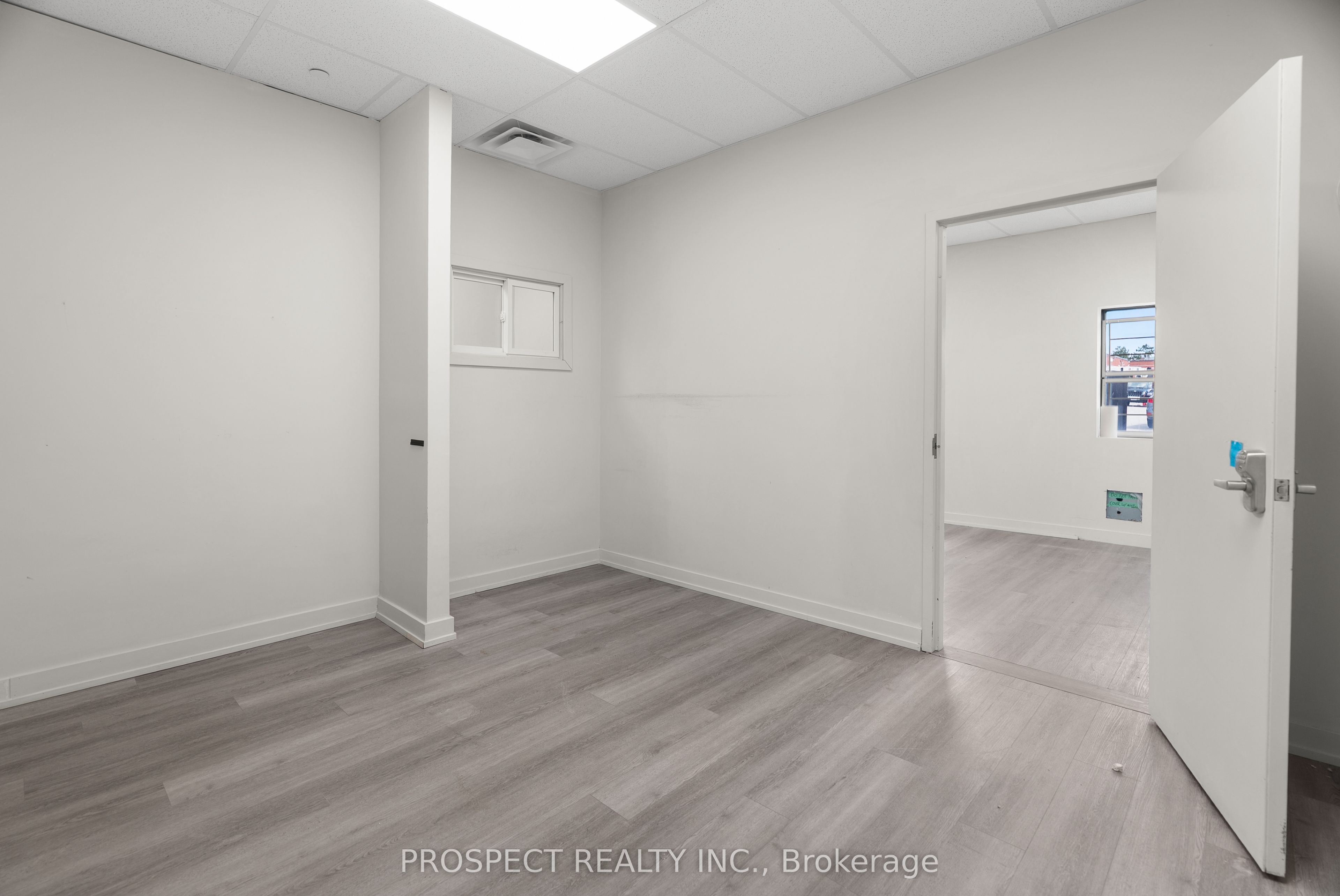 4000 Steeles Avenue W 44 D & F Property Photo 9