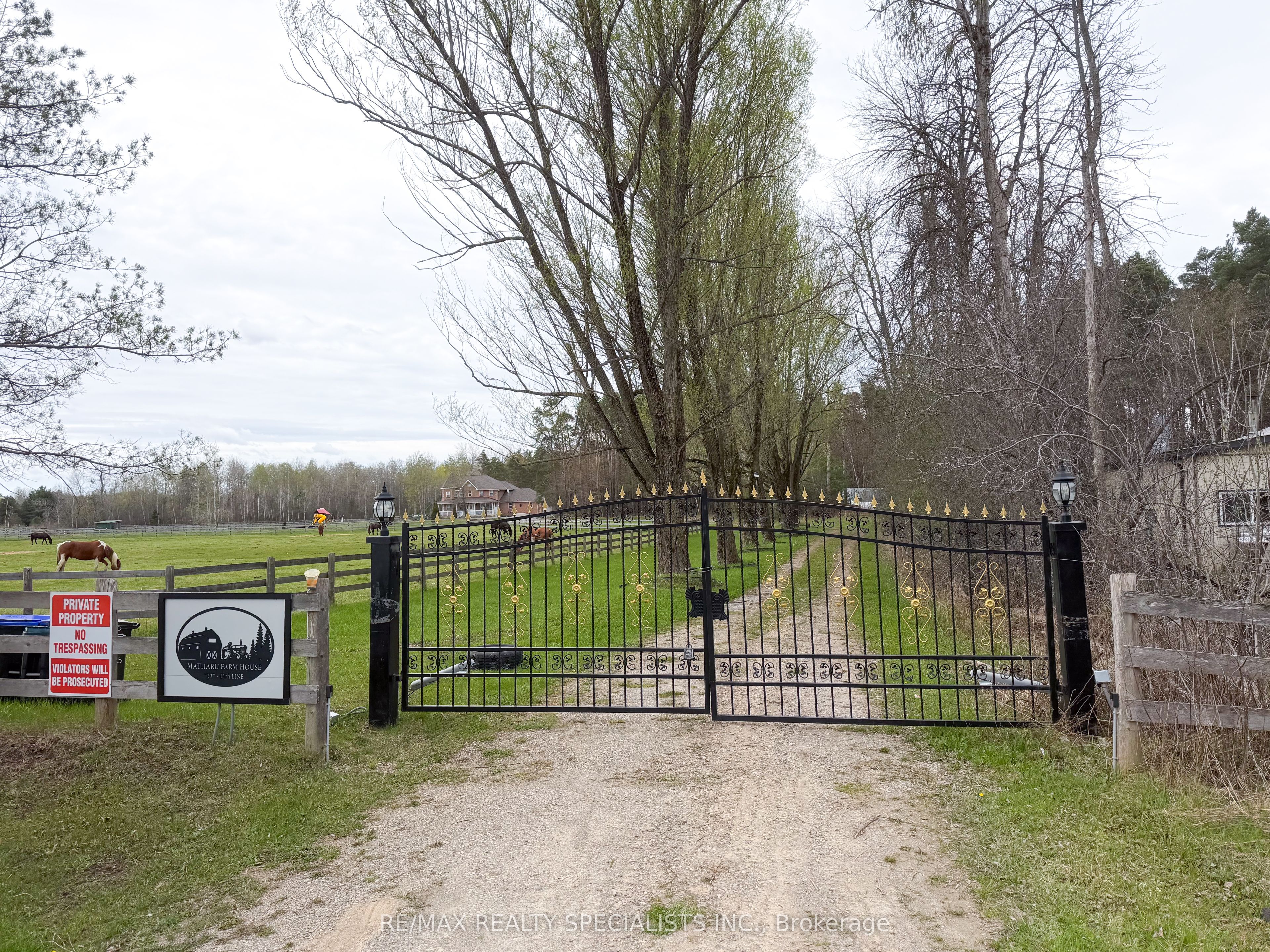 7107 11th Line Property Photo 2