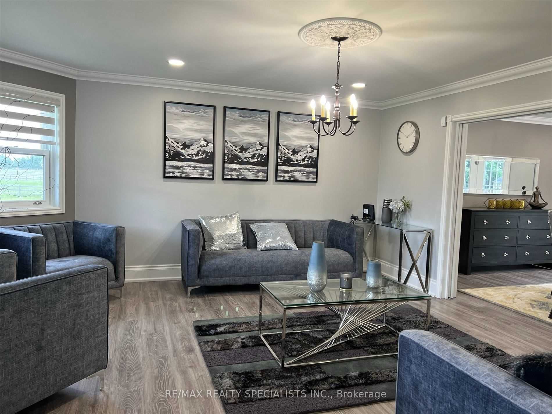 7107 11th Line Property Photo 4