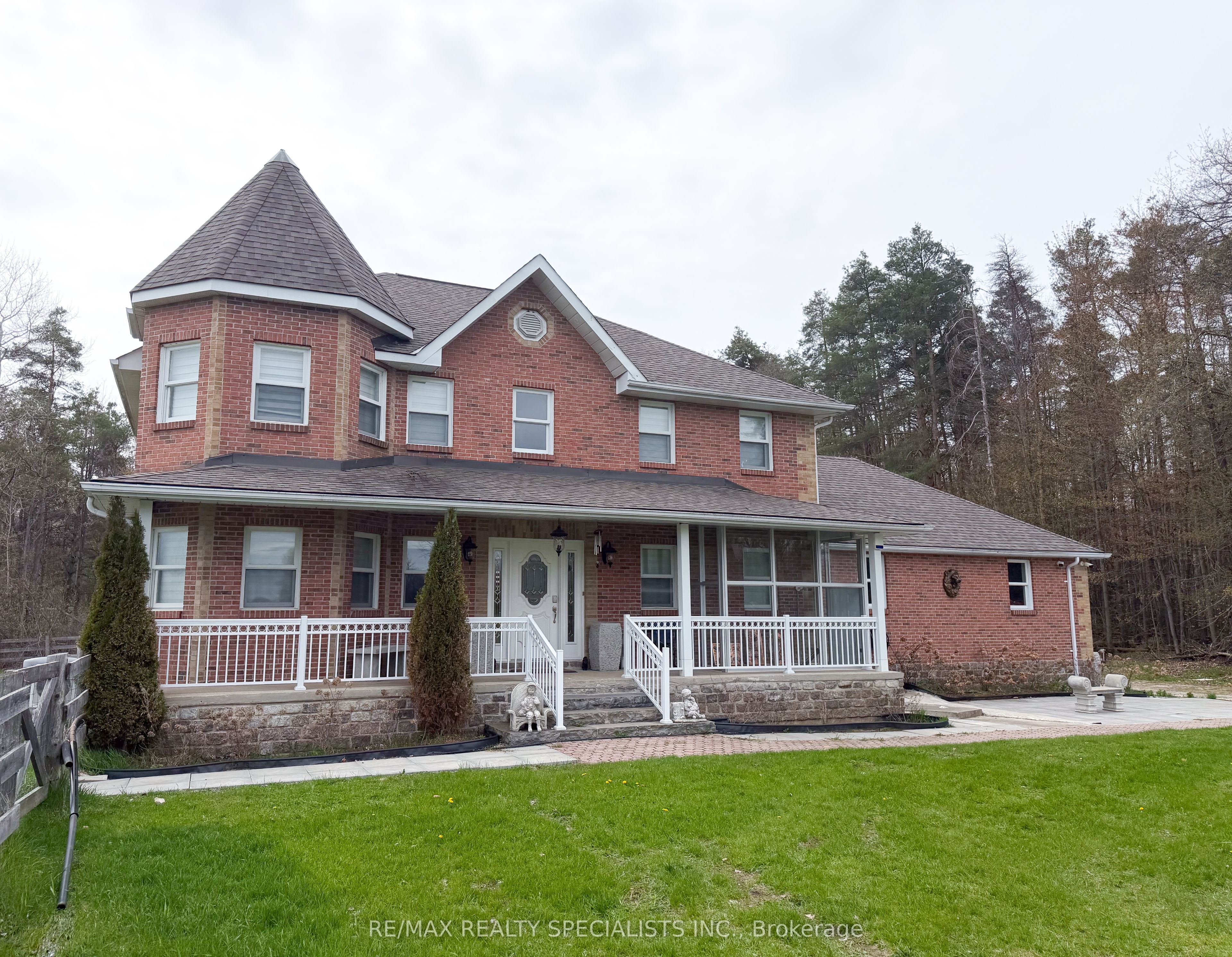 7107 11th Line Property Photo 1