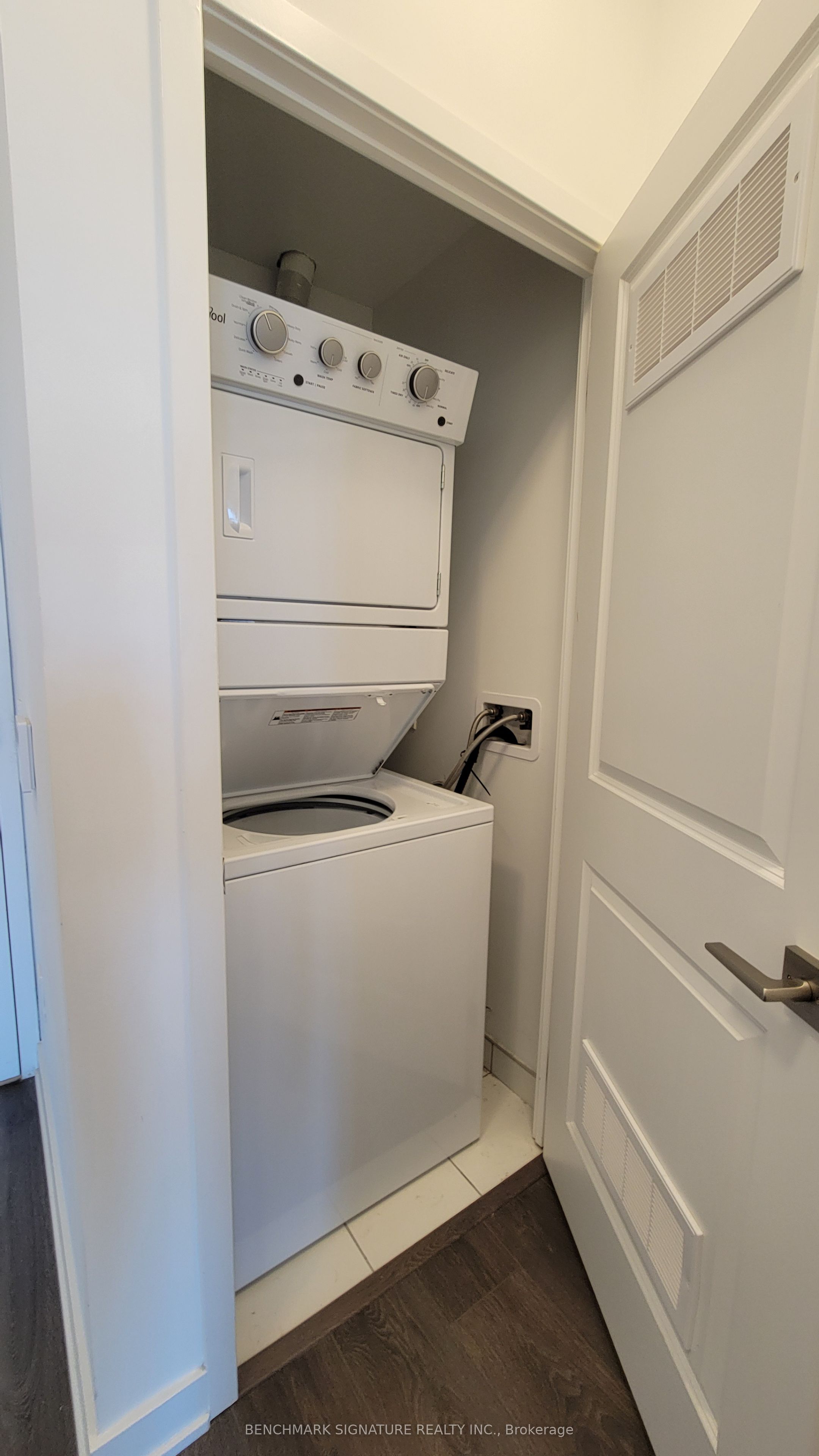 85 Oneida Crescent 1607 Property Photo 12