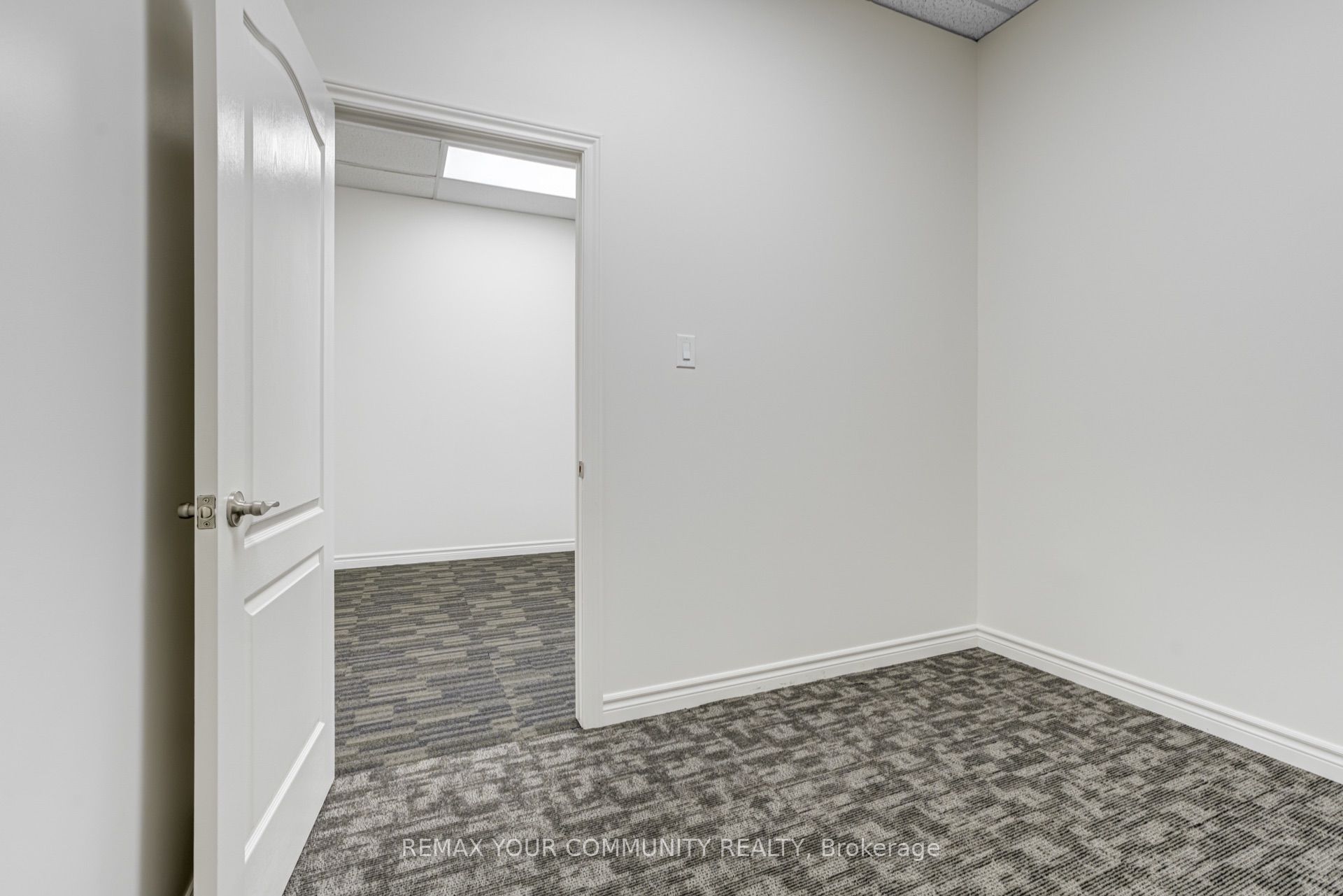 145 Royal Crest Court 43 Property Photo 14