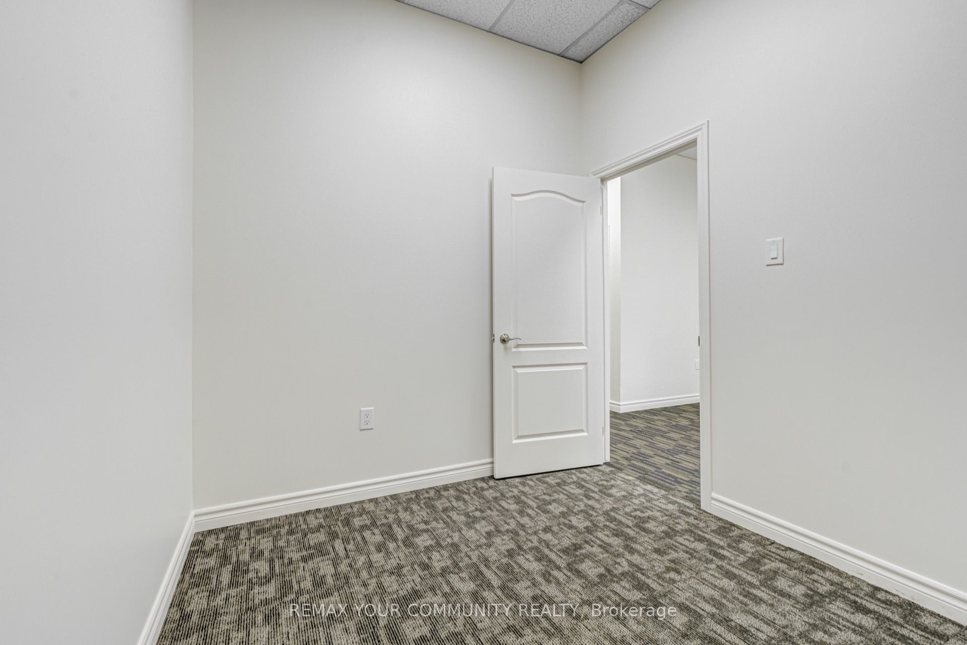 145 Royal Crest Court 43 Property Photo 15