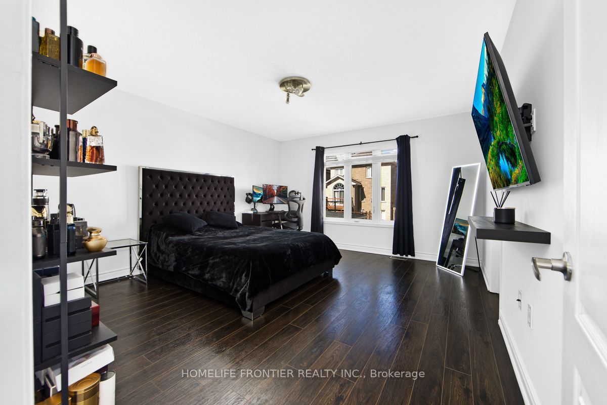 18 Hopkins Crescent Property Photo 18