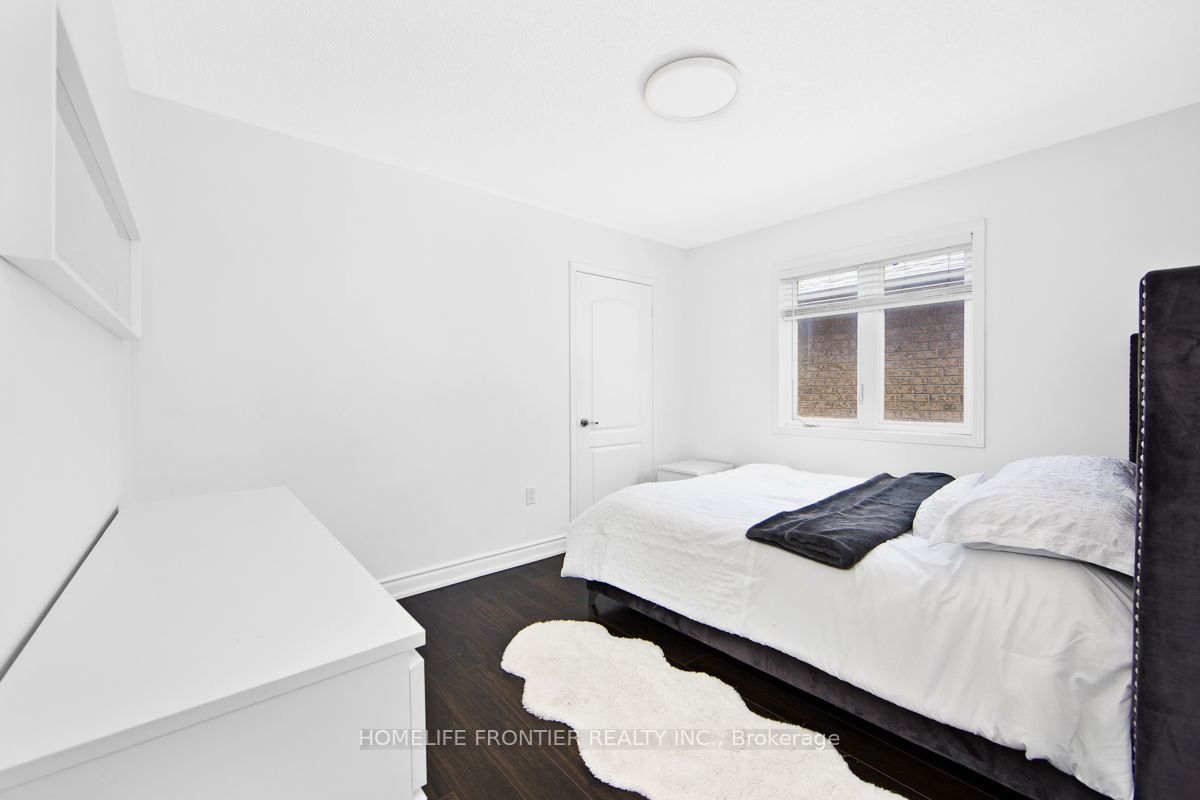 18 Hopkins Crescent Property Photo 24