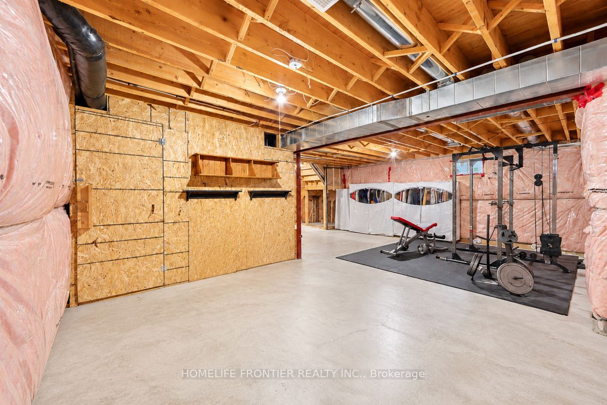 18 Hopkins Crescent Property Photo 25