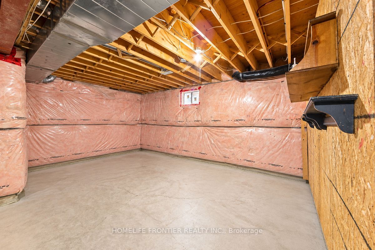 18 Hopkins Crescent Property Photo 27