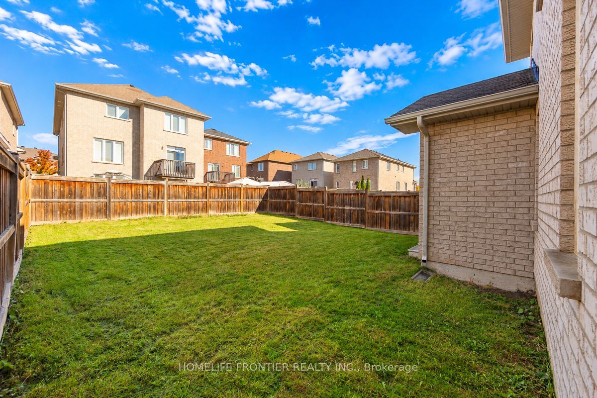 18 Hopkins Crescent Property Photo 28