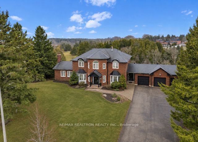 17 Sleepy Hollow Lane Property Photo 2