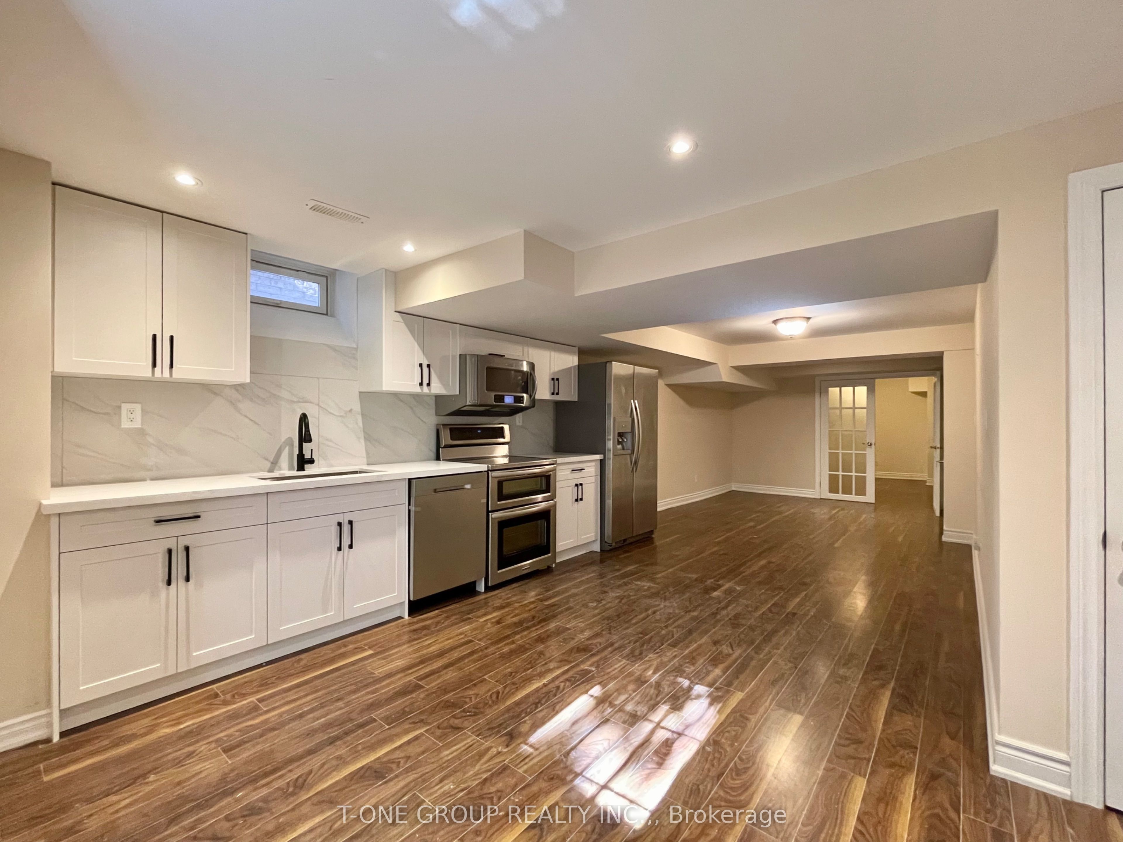 35 Valemount Way Lower Property Photo 3