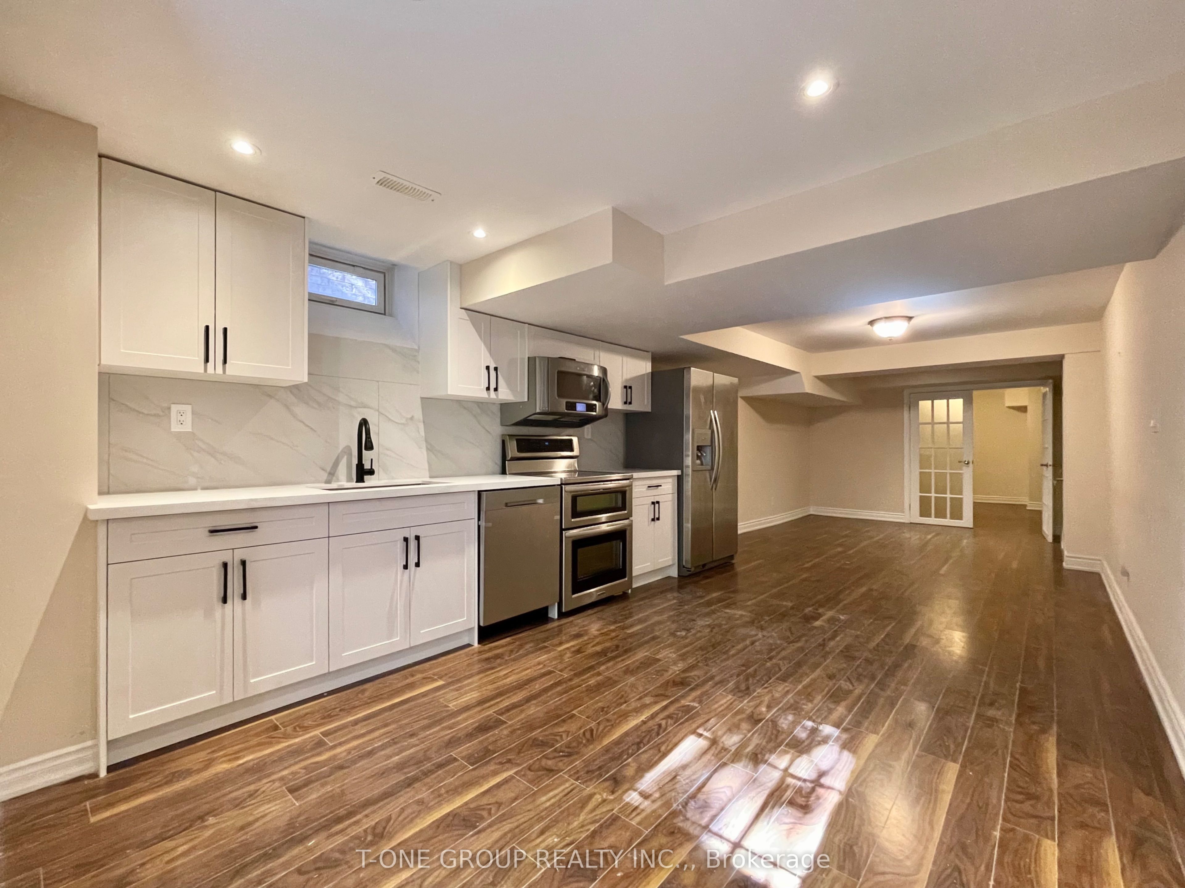 35 Valemount Way Lower Property Photo 4