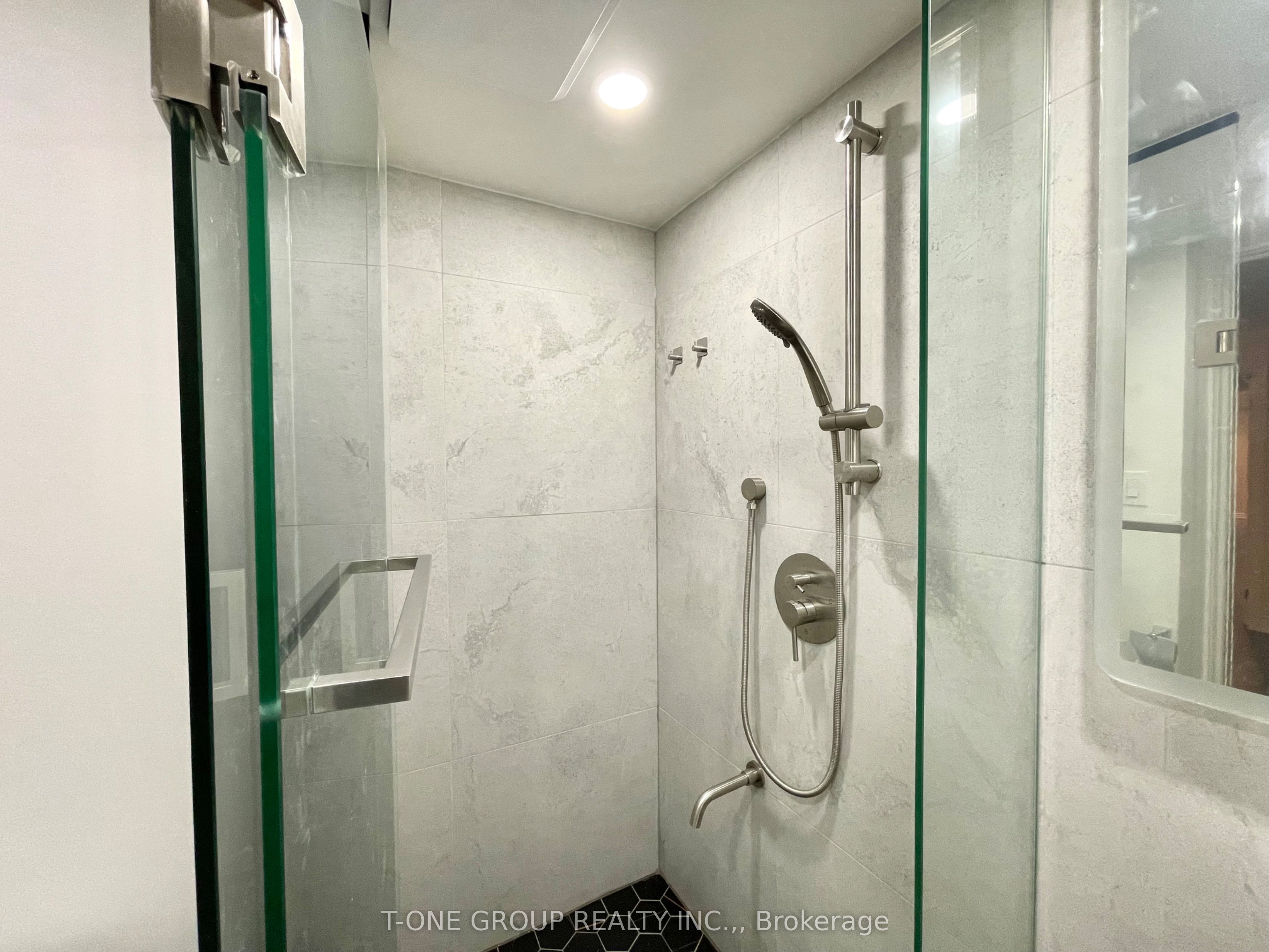 35 Valemount Way Lower Property Photo 7