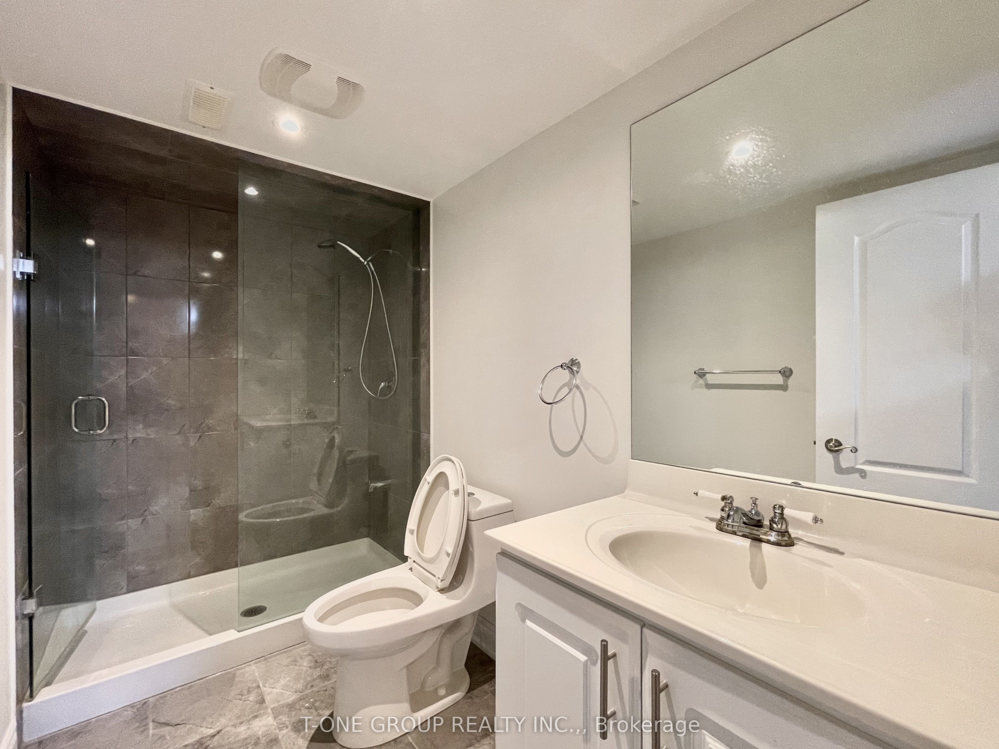 35 Valemount Way Lower Property Photo 9
