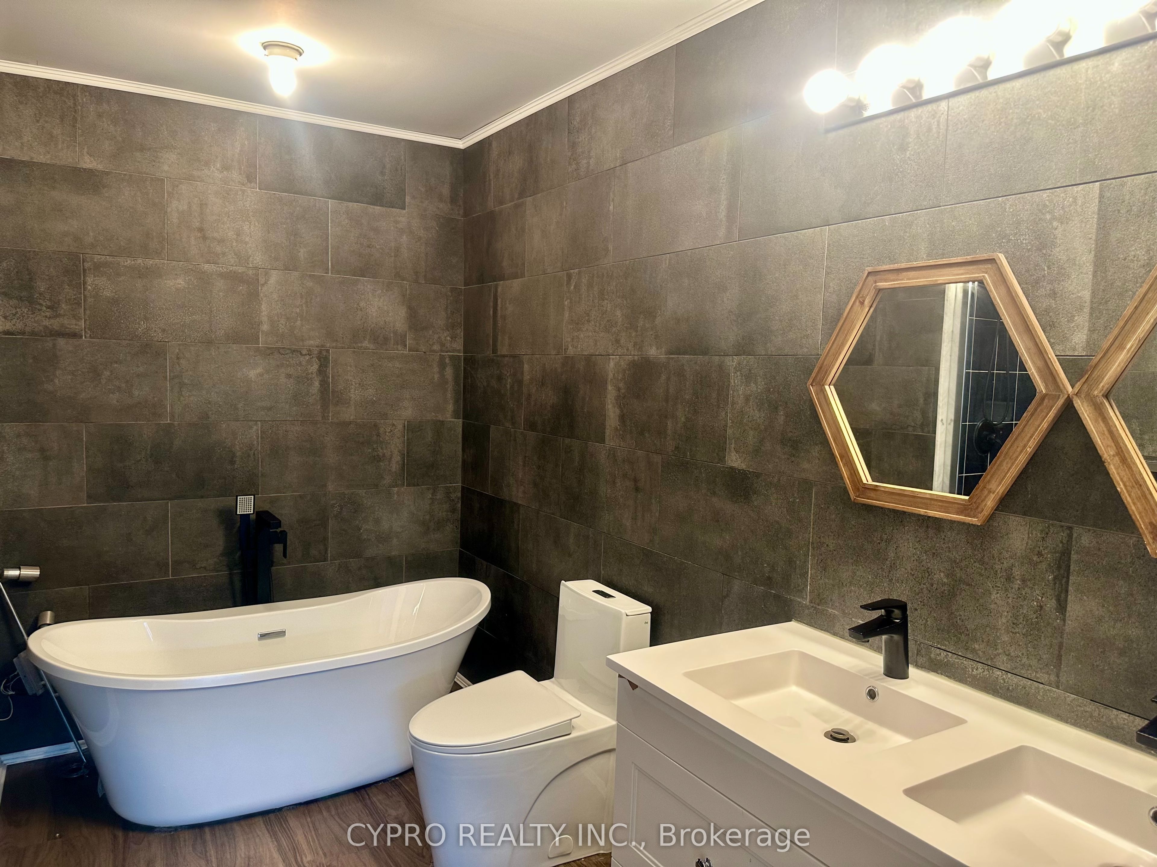 141 King William Crescent Property Photo 10