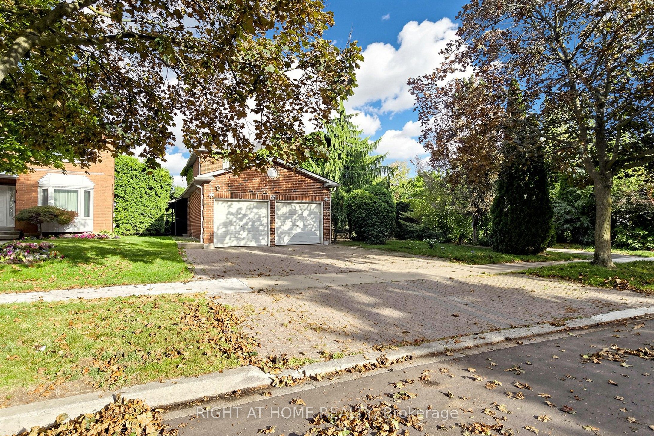 43 Topham Crescent Property Photo 1